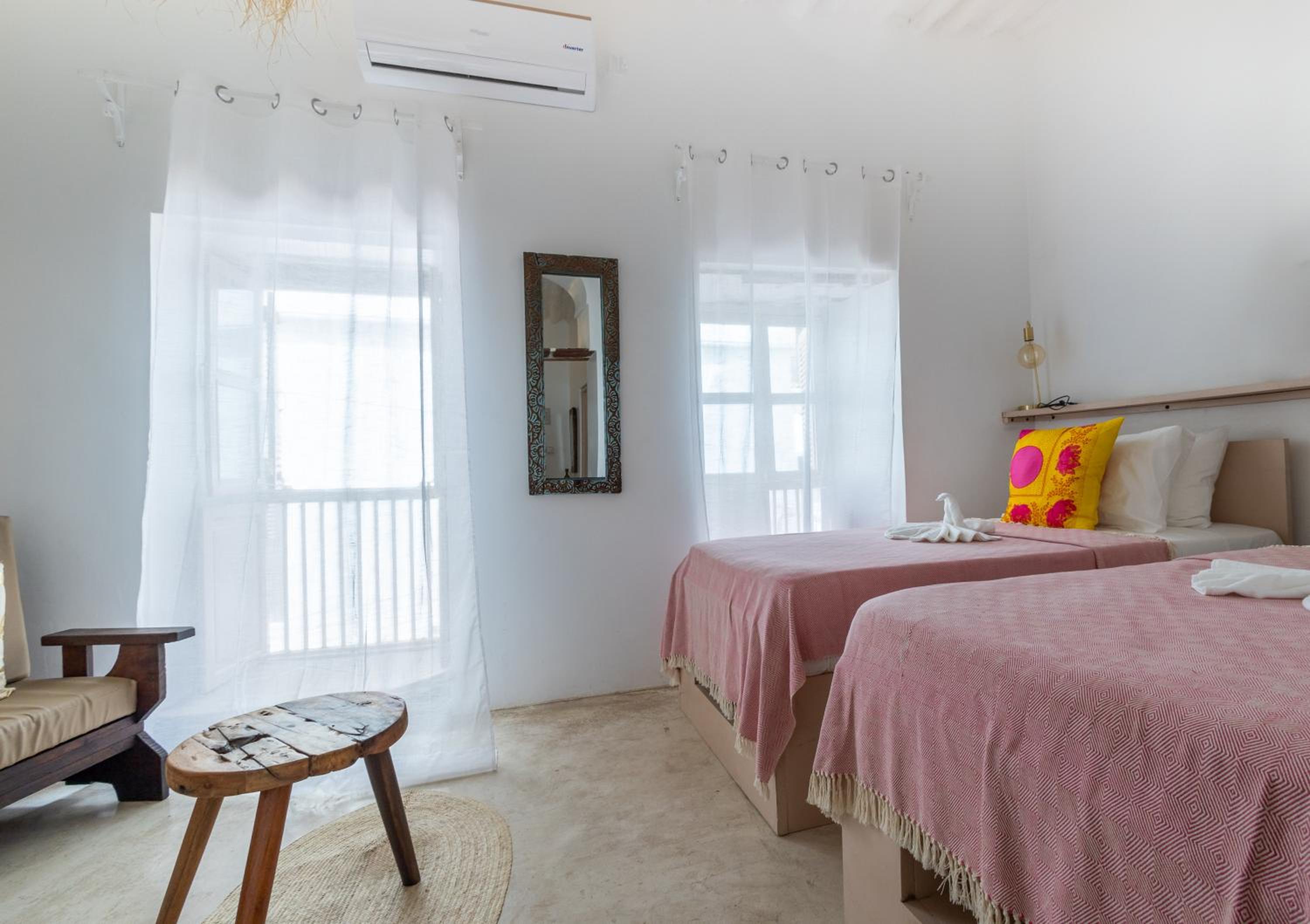 Suite - Photo 19