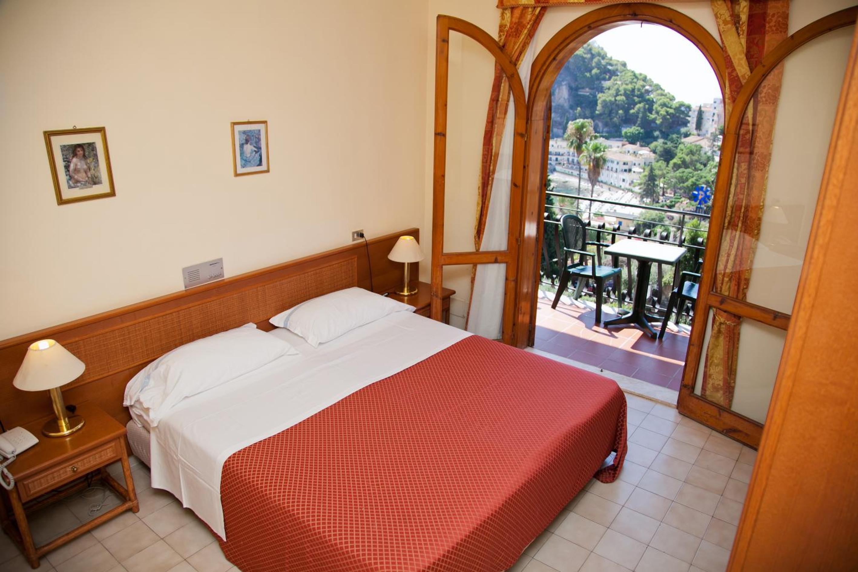 Double or Twin Room with Side Sea View