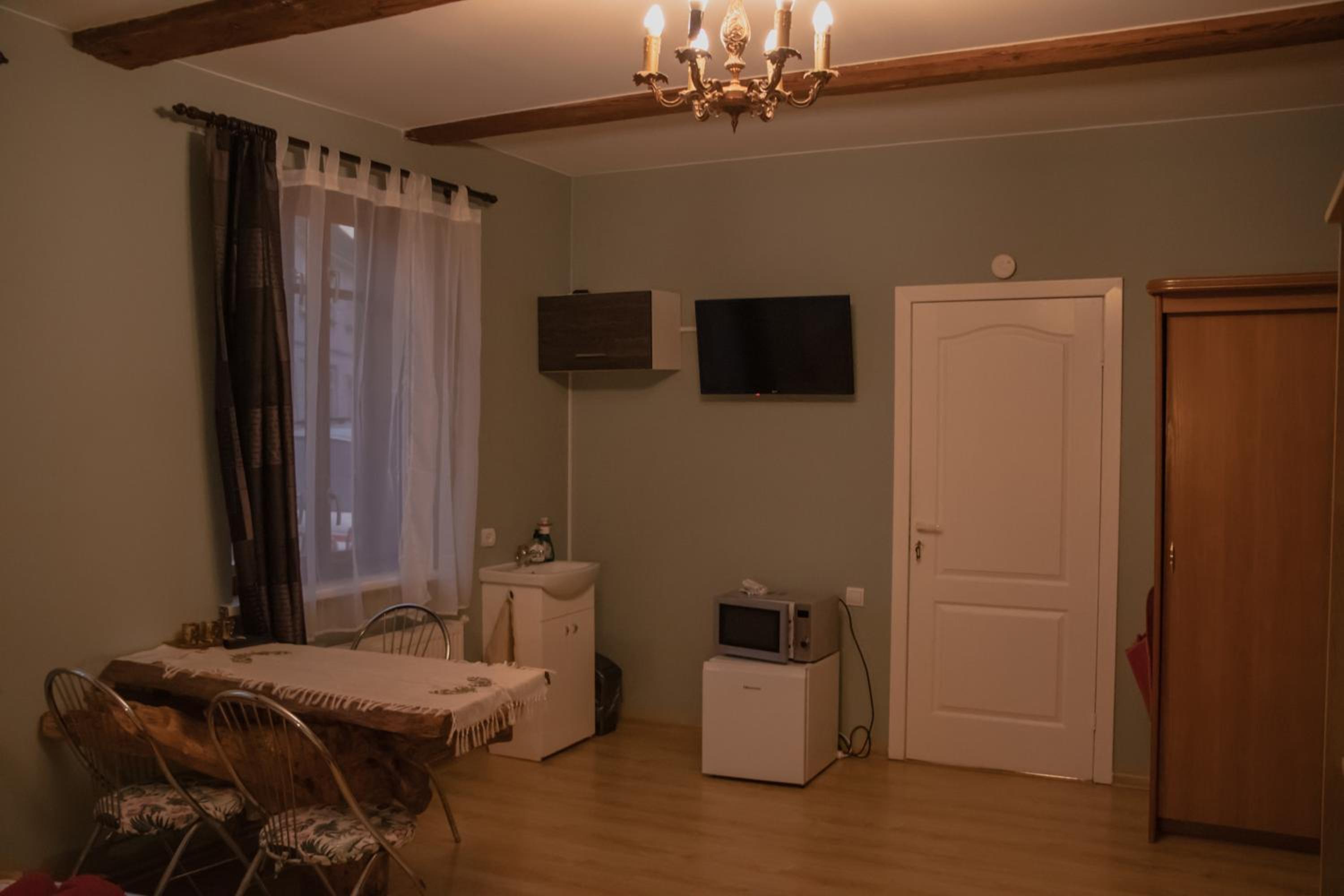Studio Apartment - Photo 10