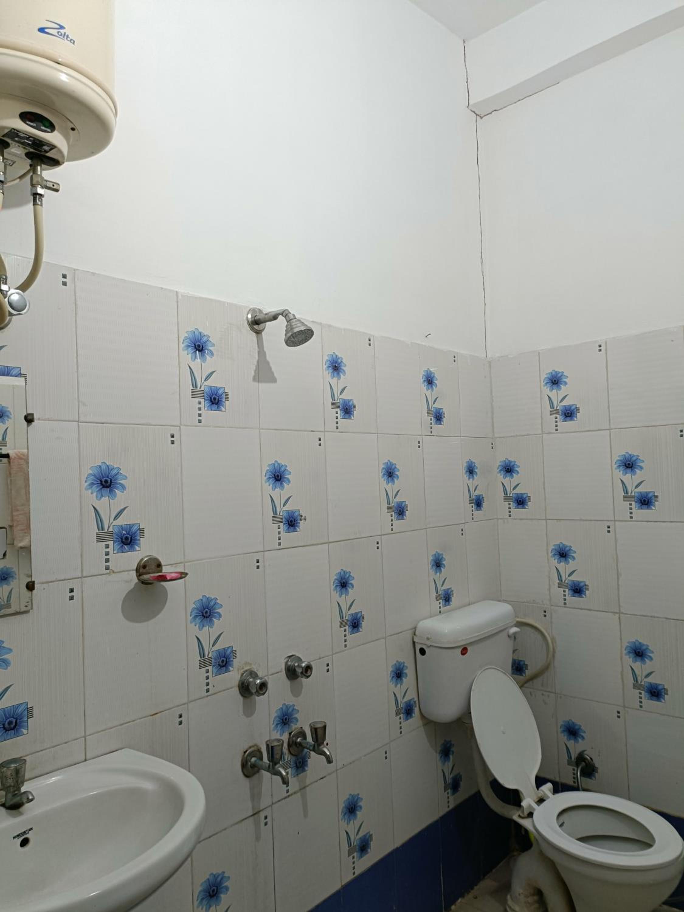 Standard King Room - Photo 4