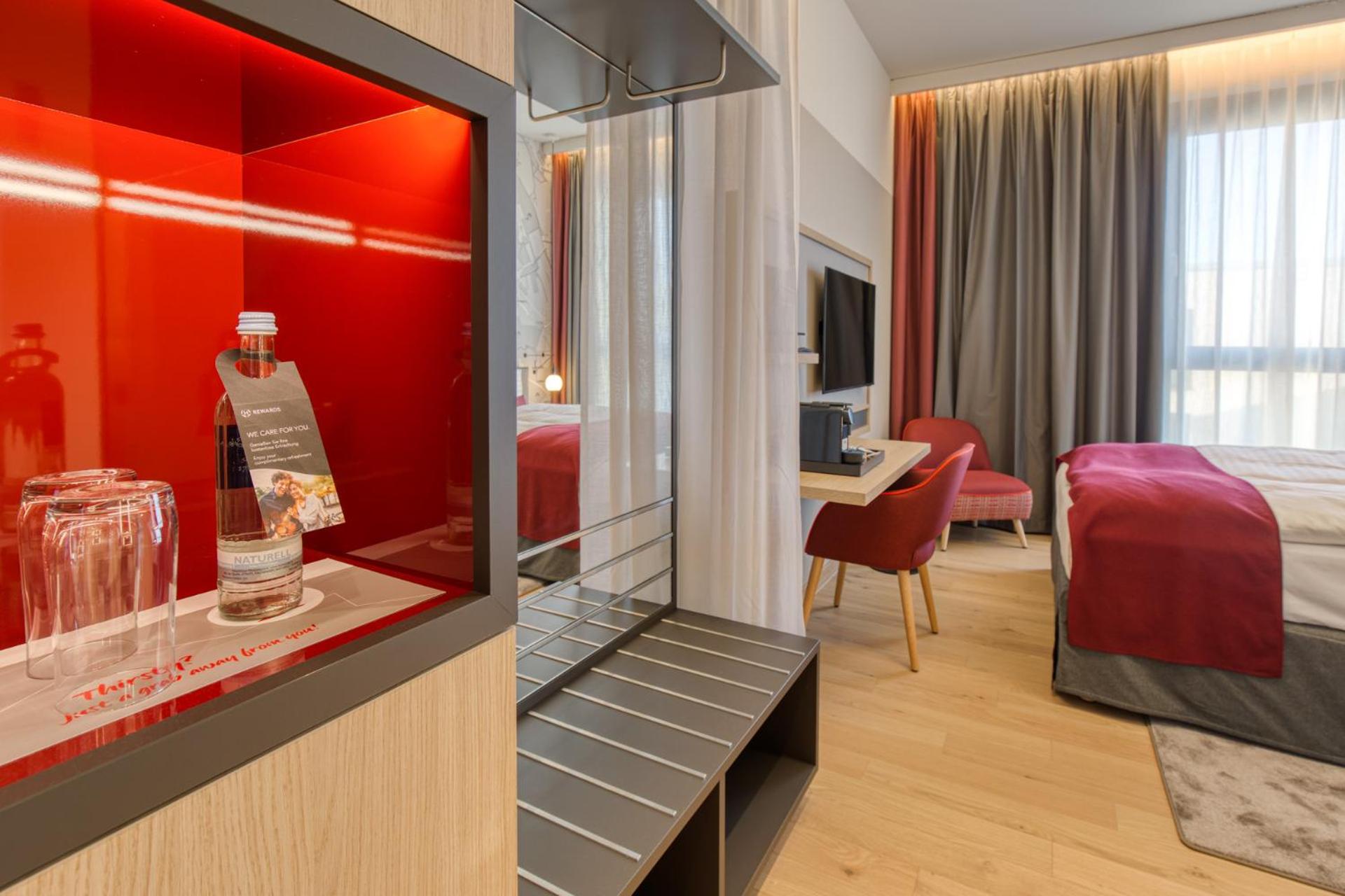 Superior Double Room thumbnail 6