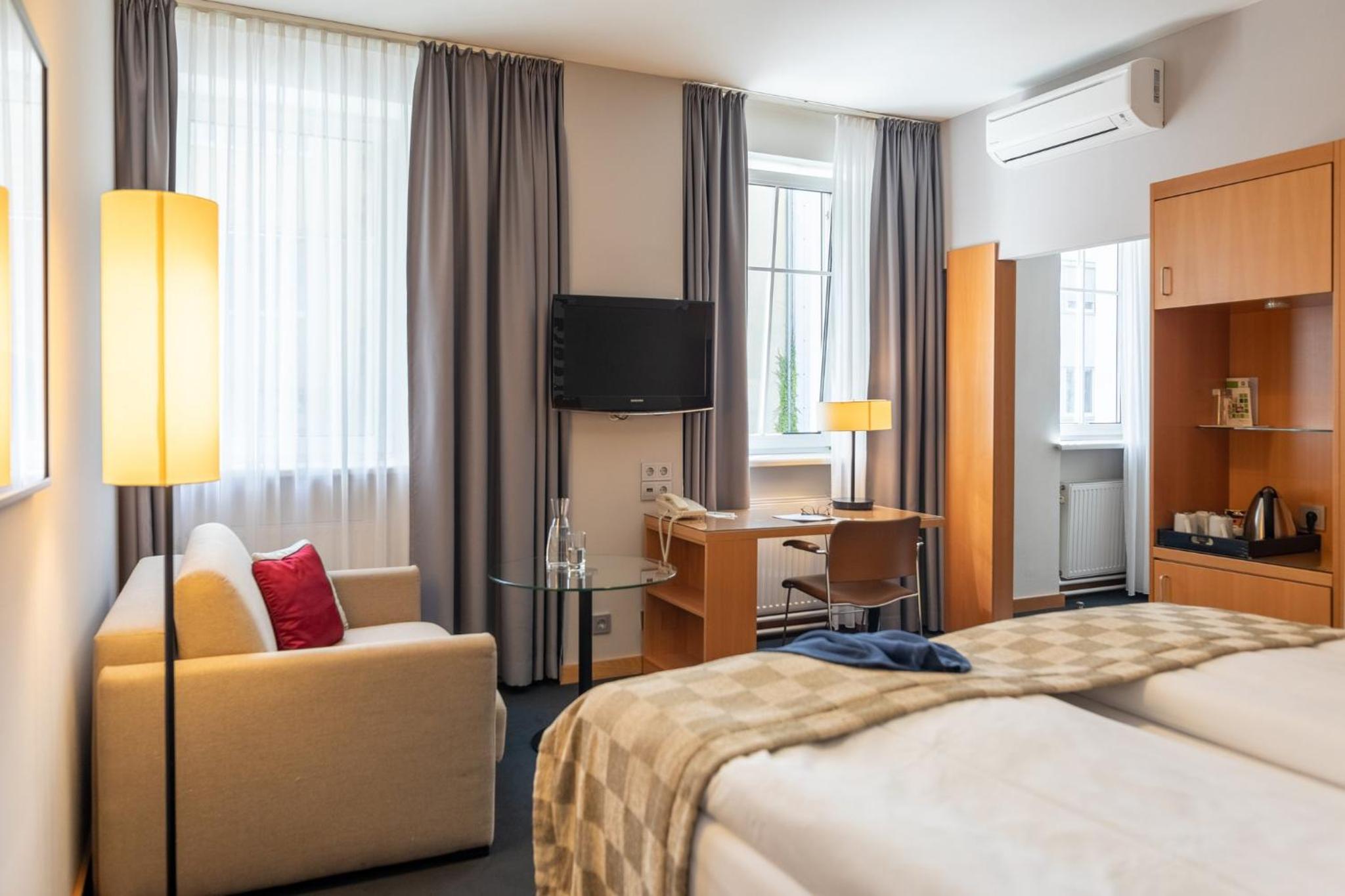 Standard King Room Gardenwing