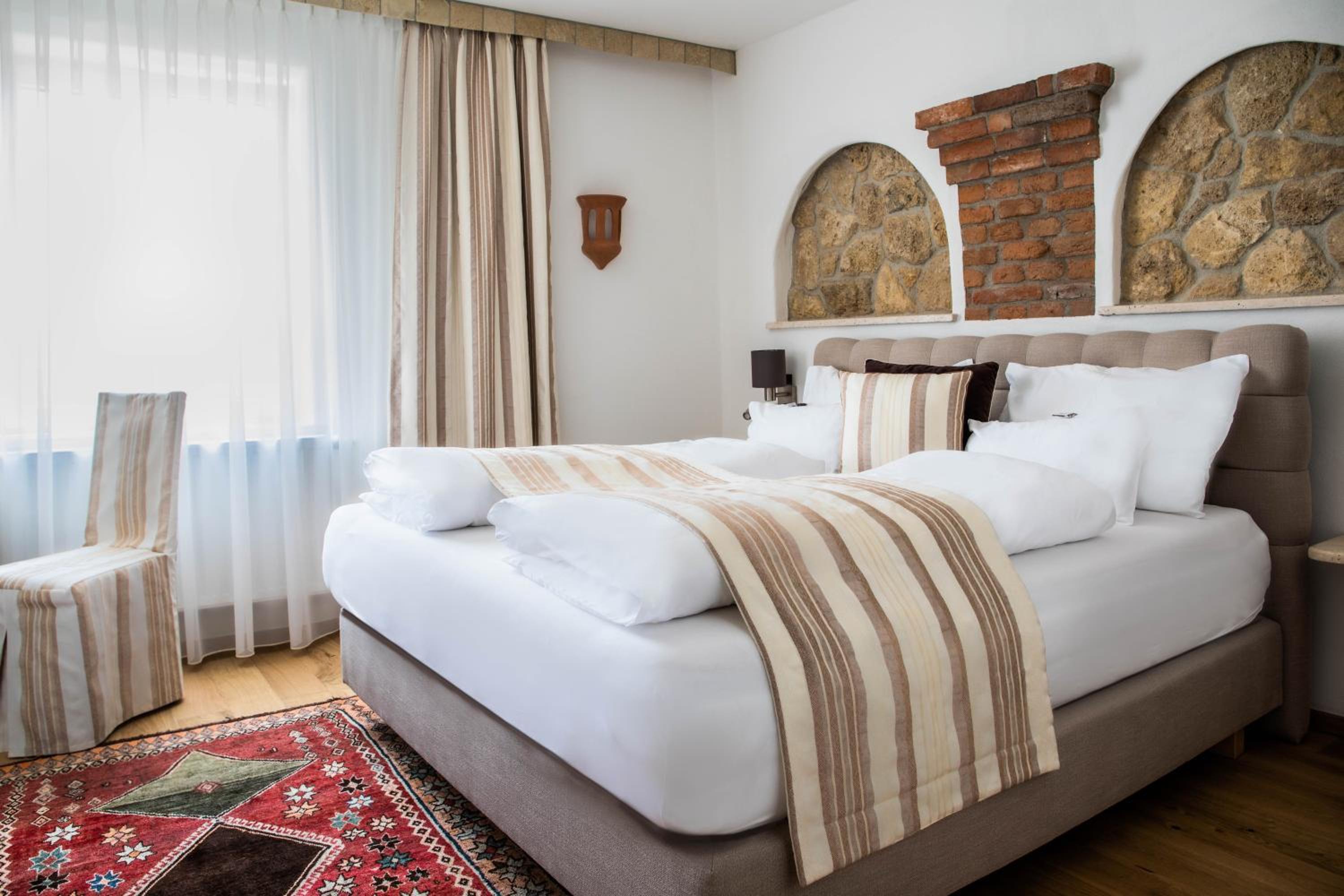 Large Double Room - Photo 12