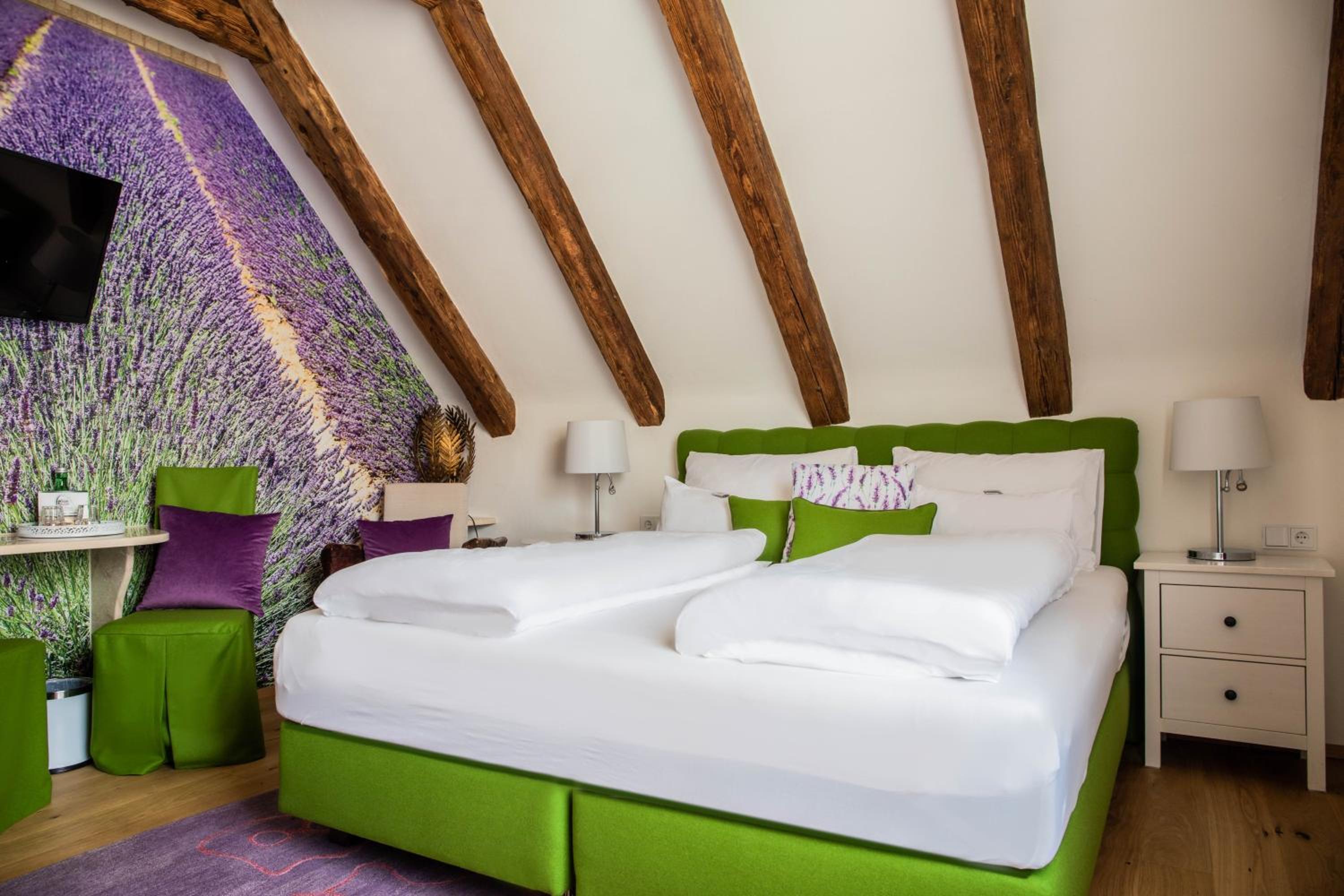 Deluxe Room - Photo 14