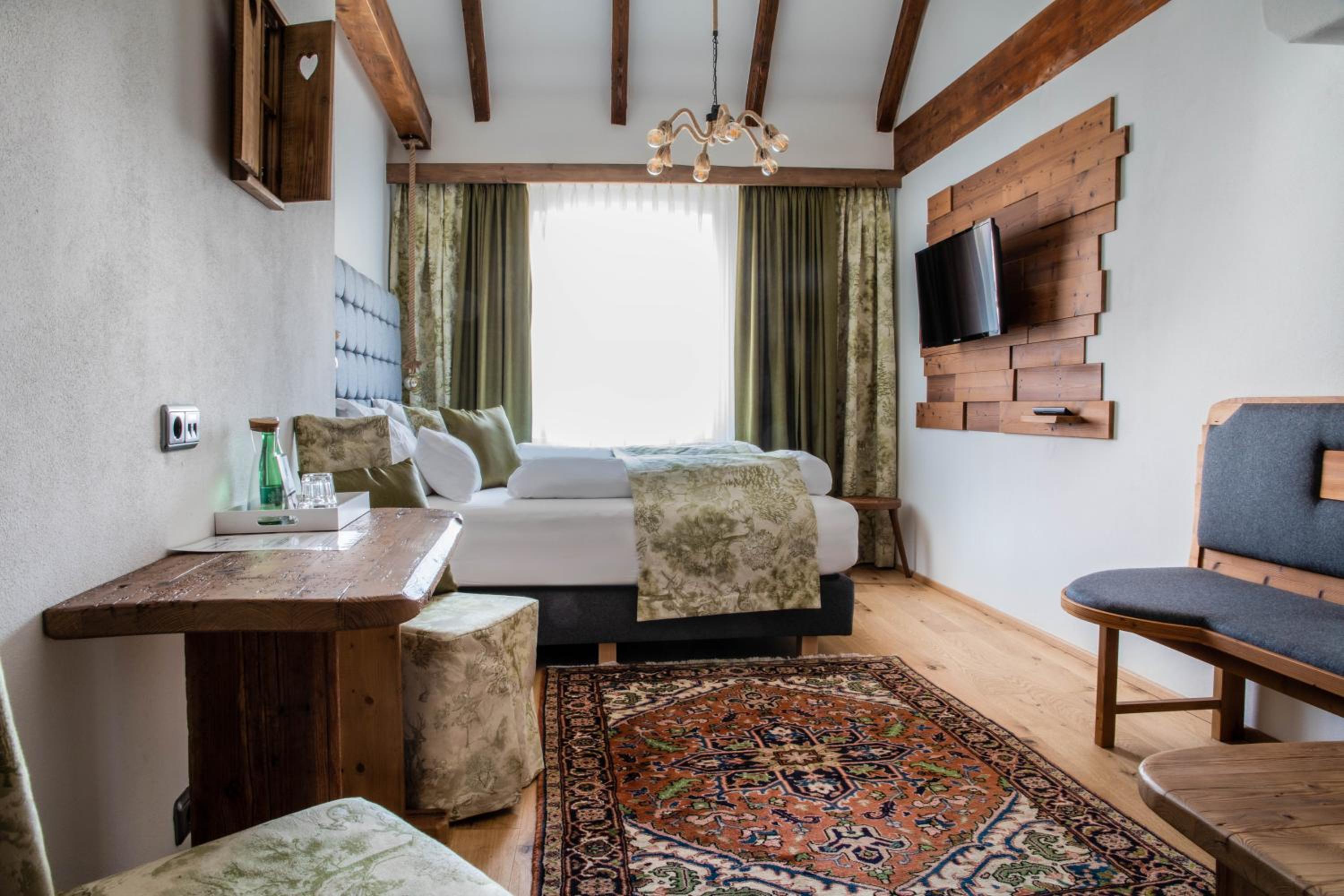Deluxe Room - Photo 15