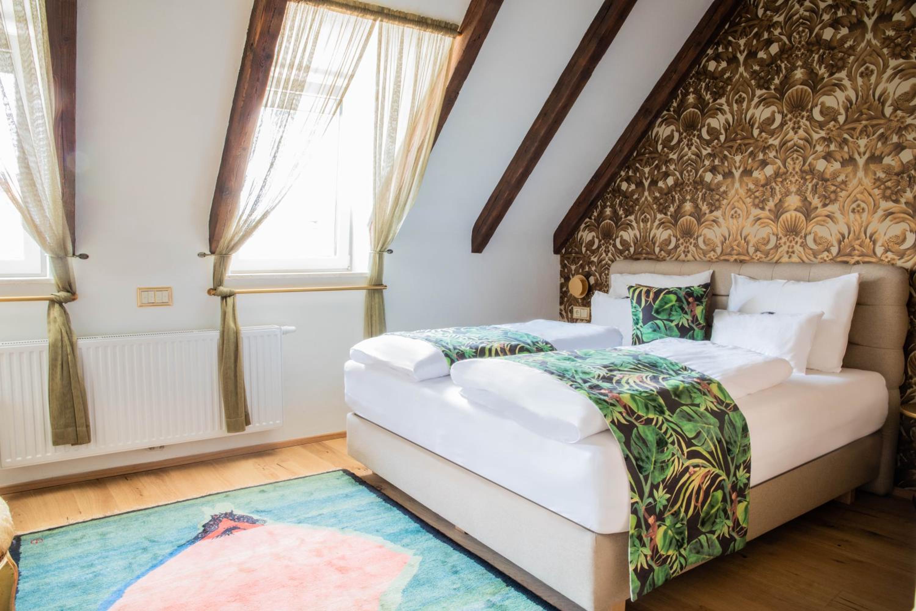 Large Double Room - Photo 11