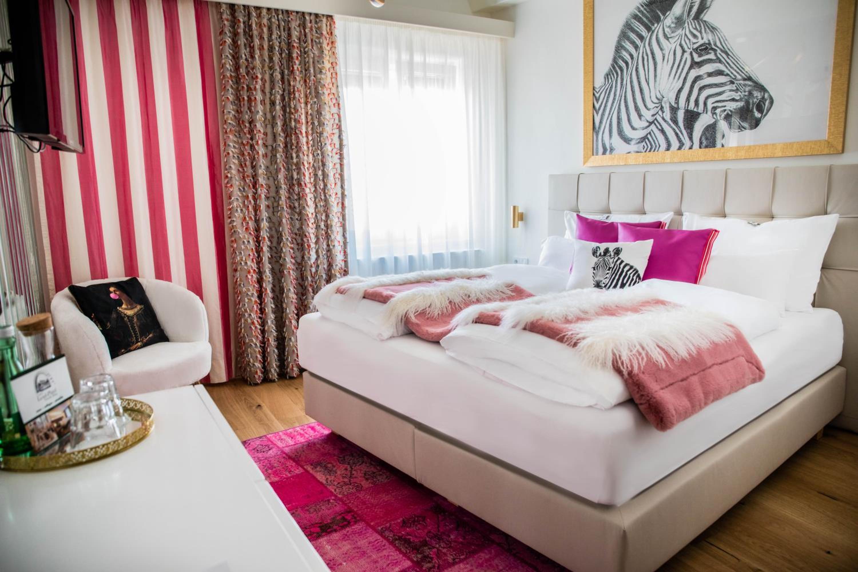 Deluxe Room - Photo 16