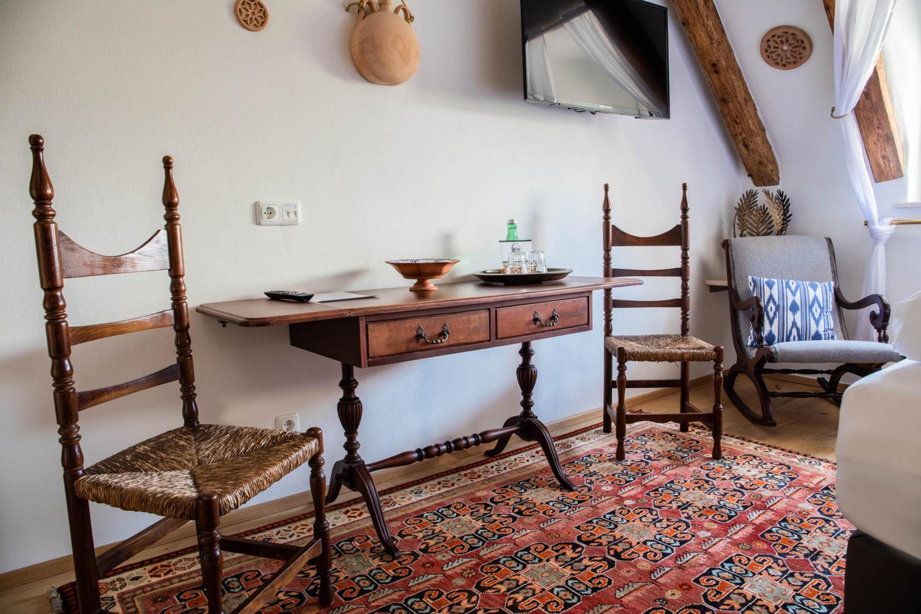 Large Double Room - Photo 10