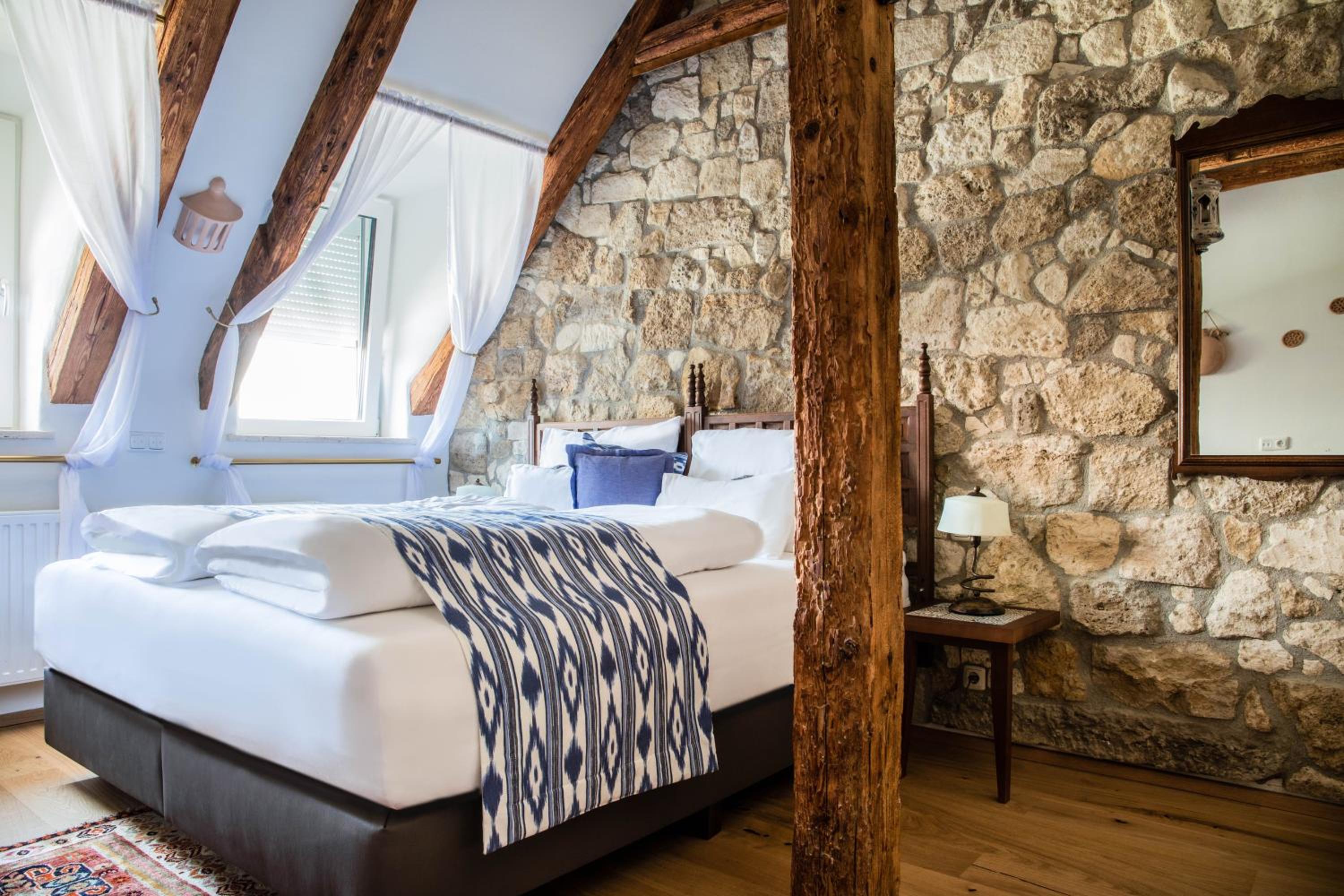 Large Double Room - Photo 8
