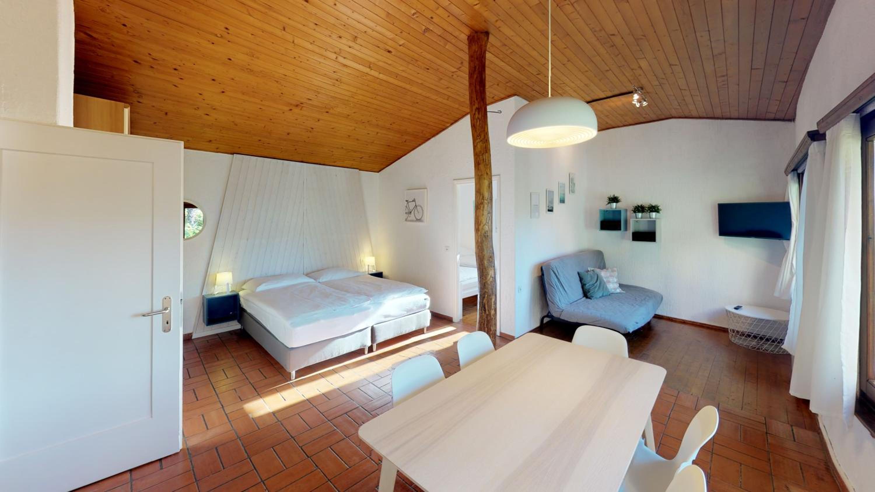 Classic One-Bedroom Apartment photo 1