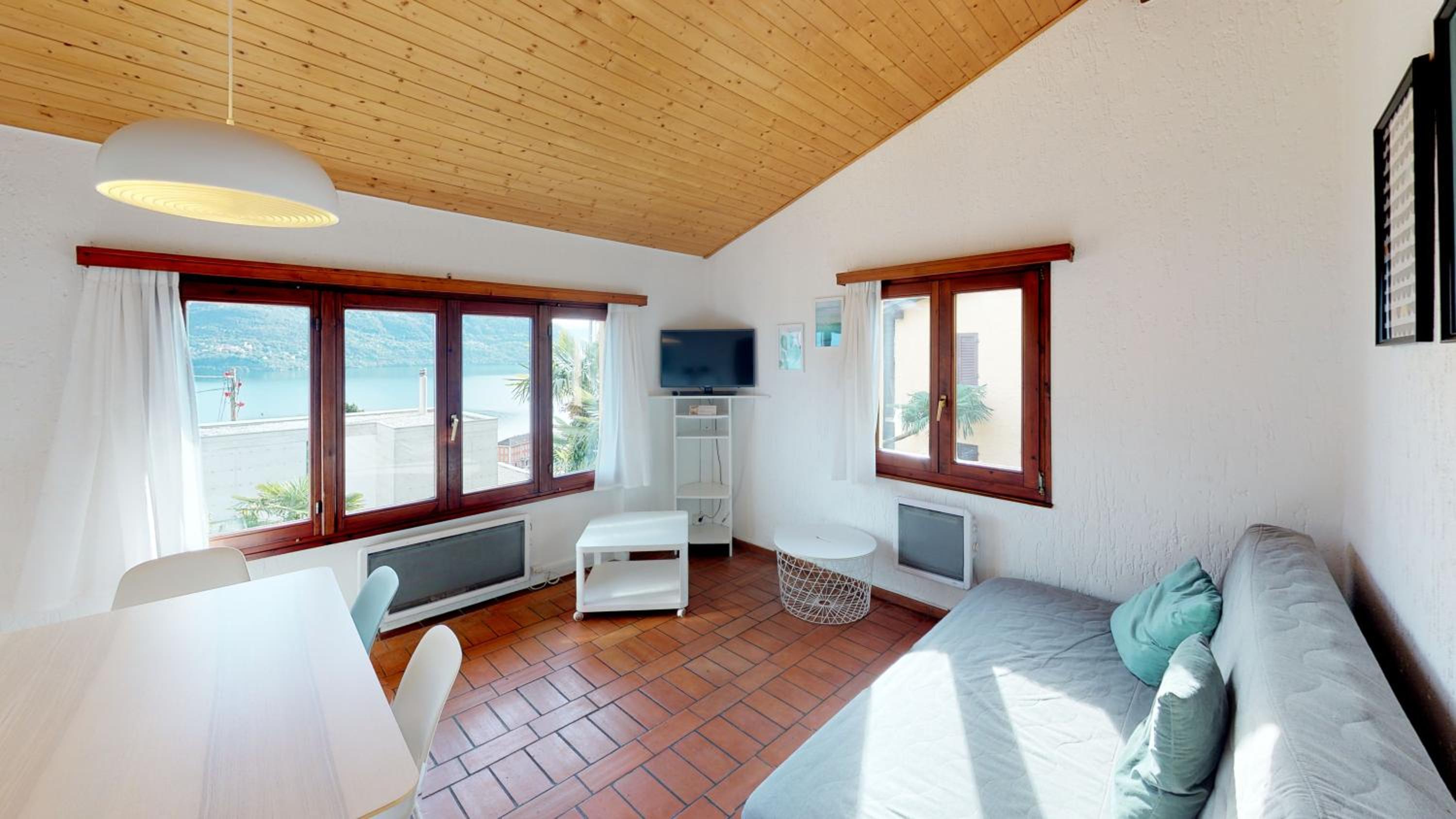 Classic Three-Bedroom Apartment photo 1