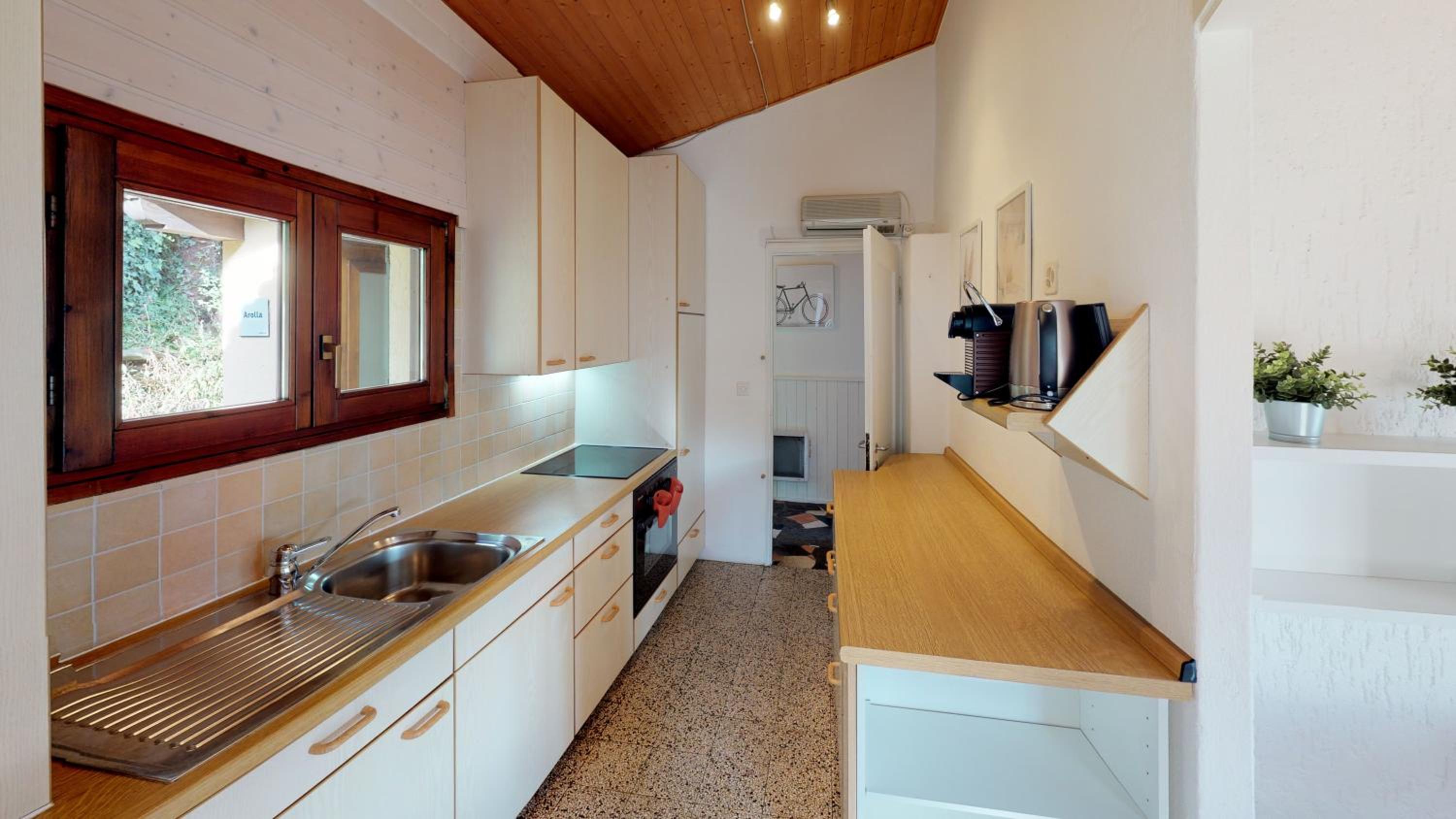 Classic Three-Bedroom Apartment photo 2