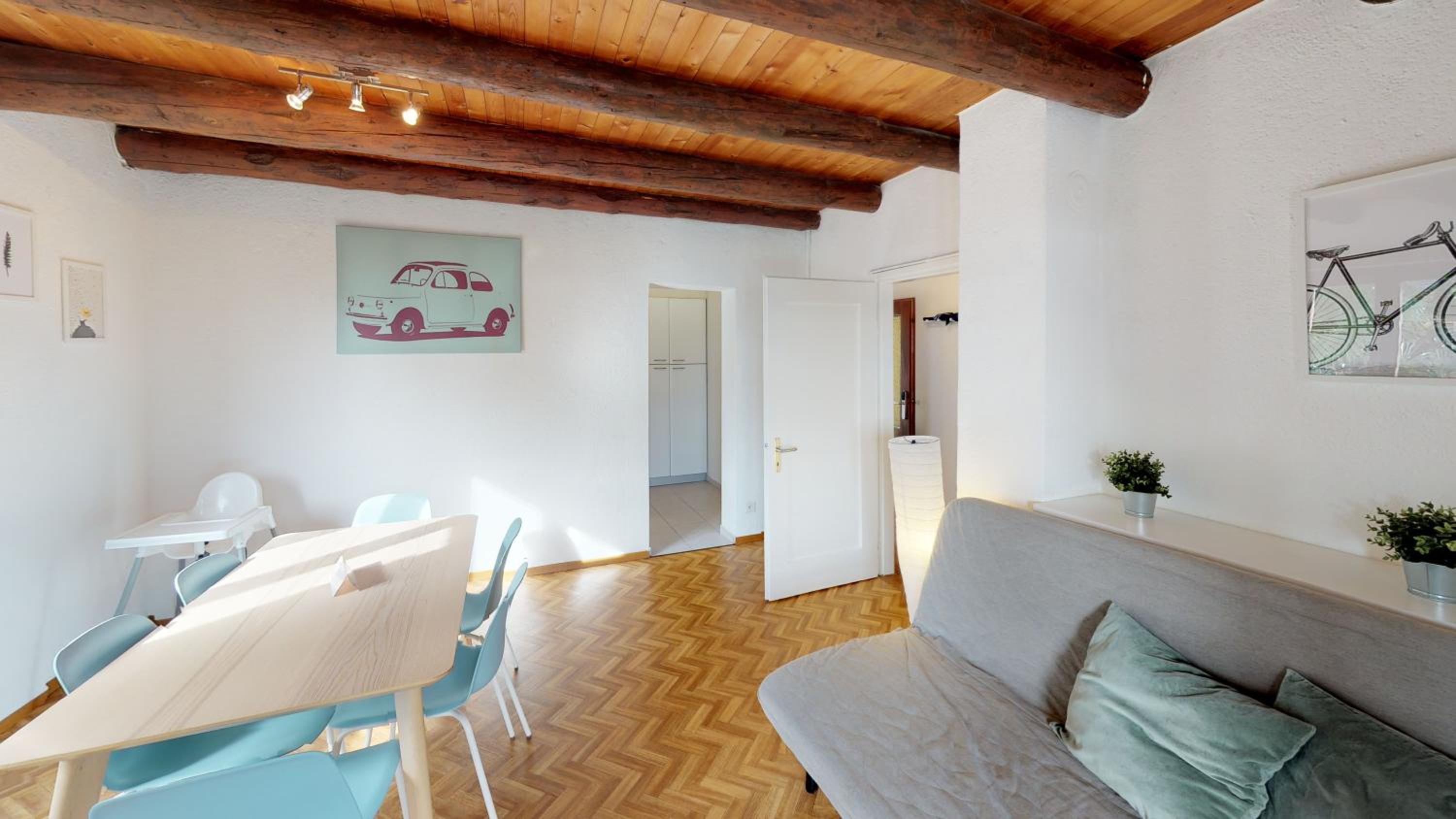 Classic Three-Bedroom Apartment photo 2