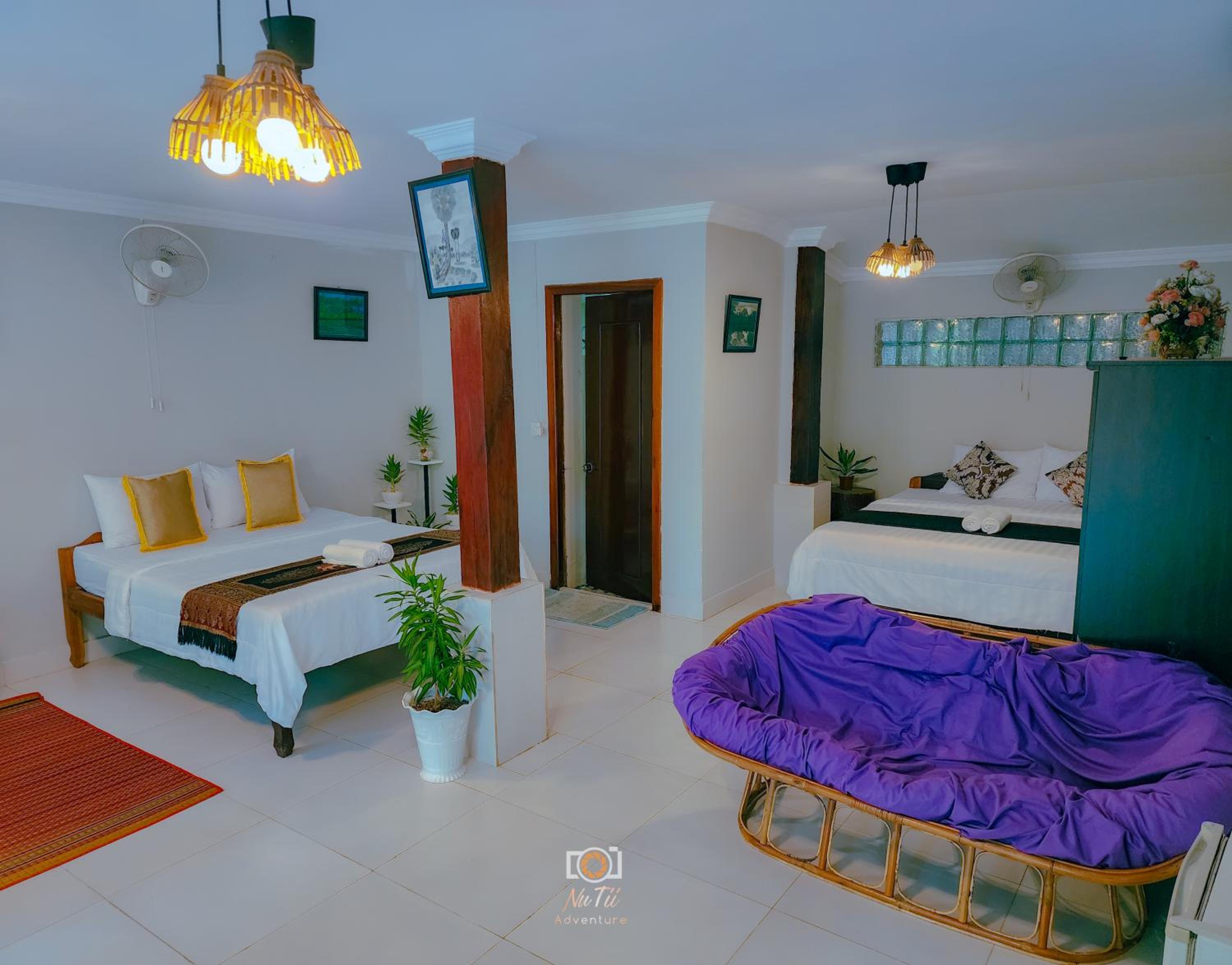 Family Room with Garden View - Photo 2