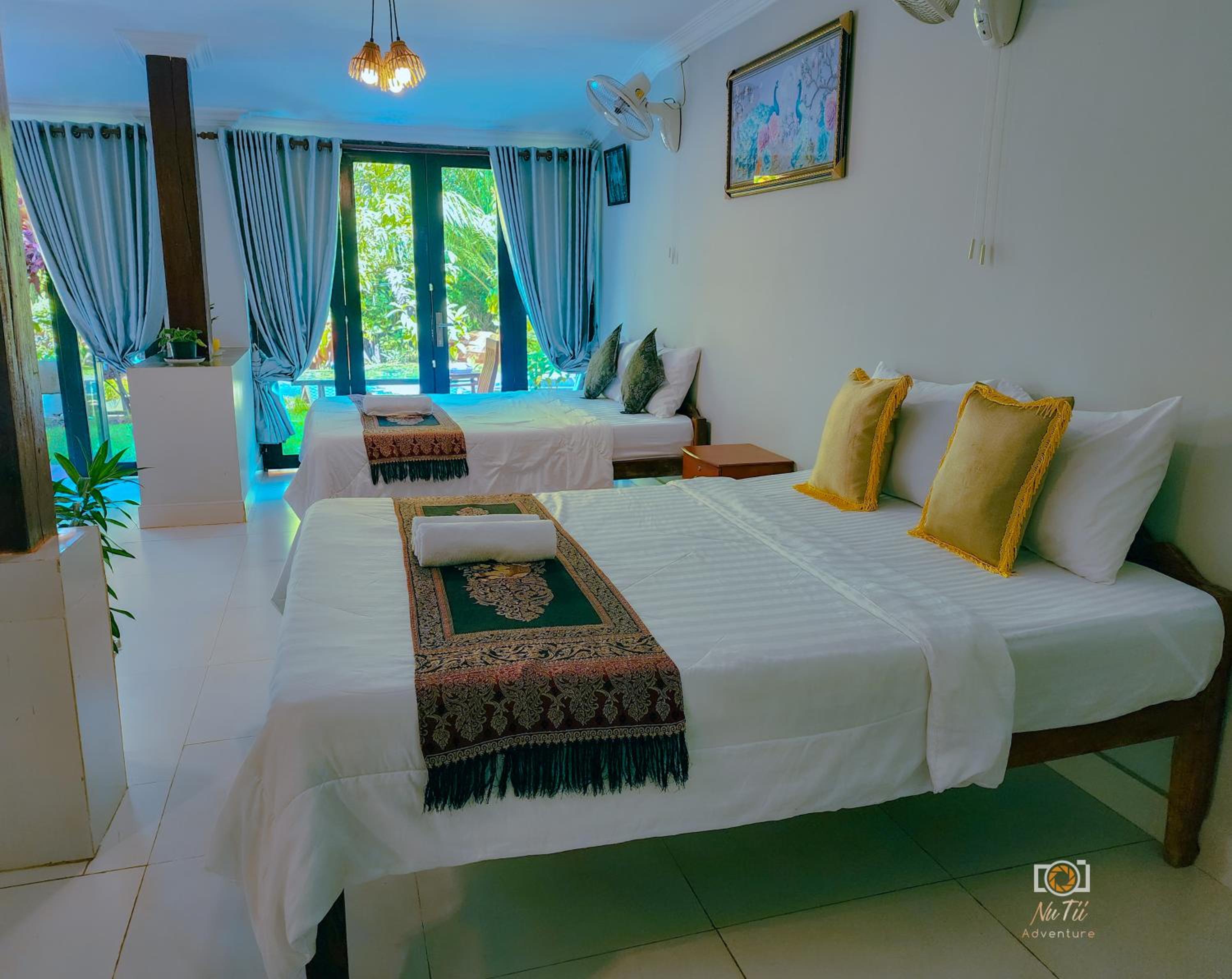 Family Room with Garden View - Photo 3