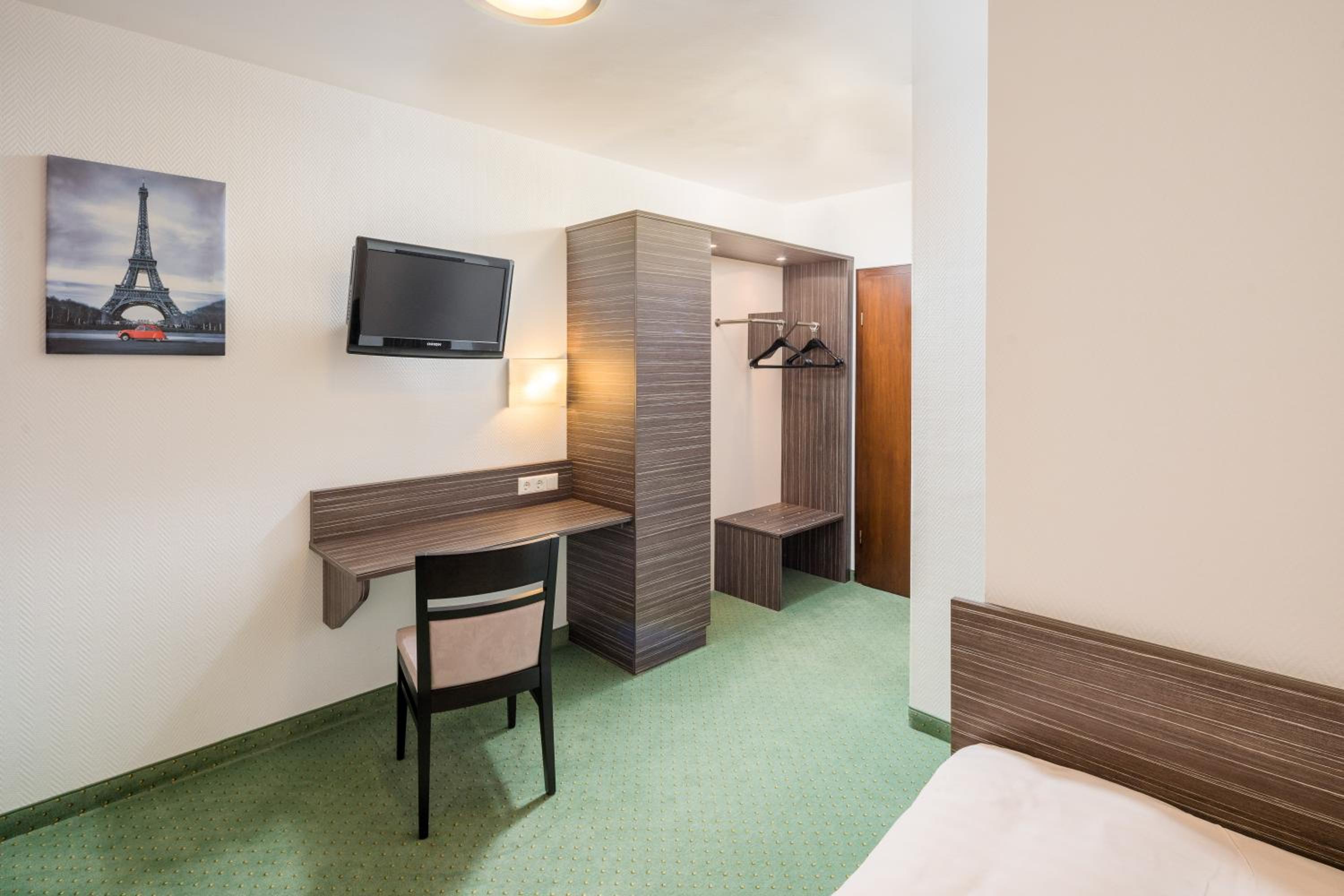 Single Room photo 3