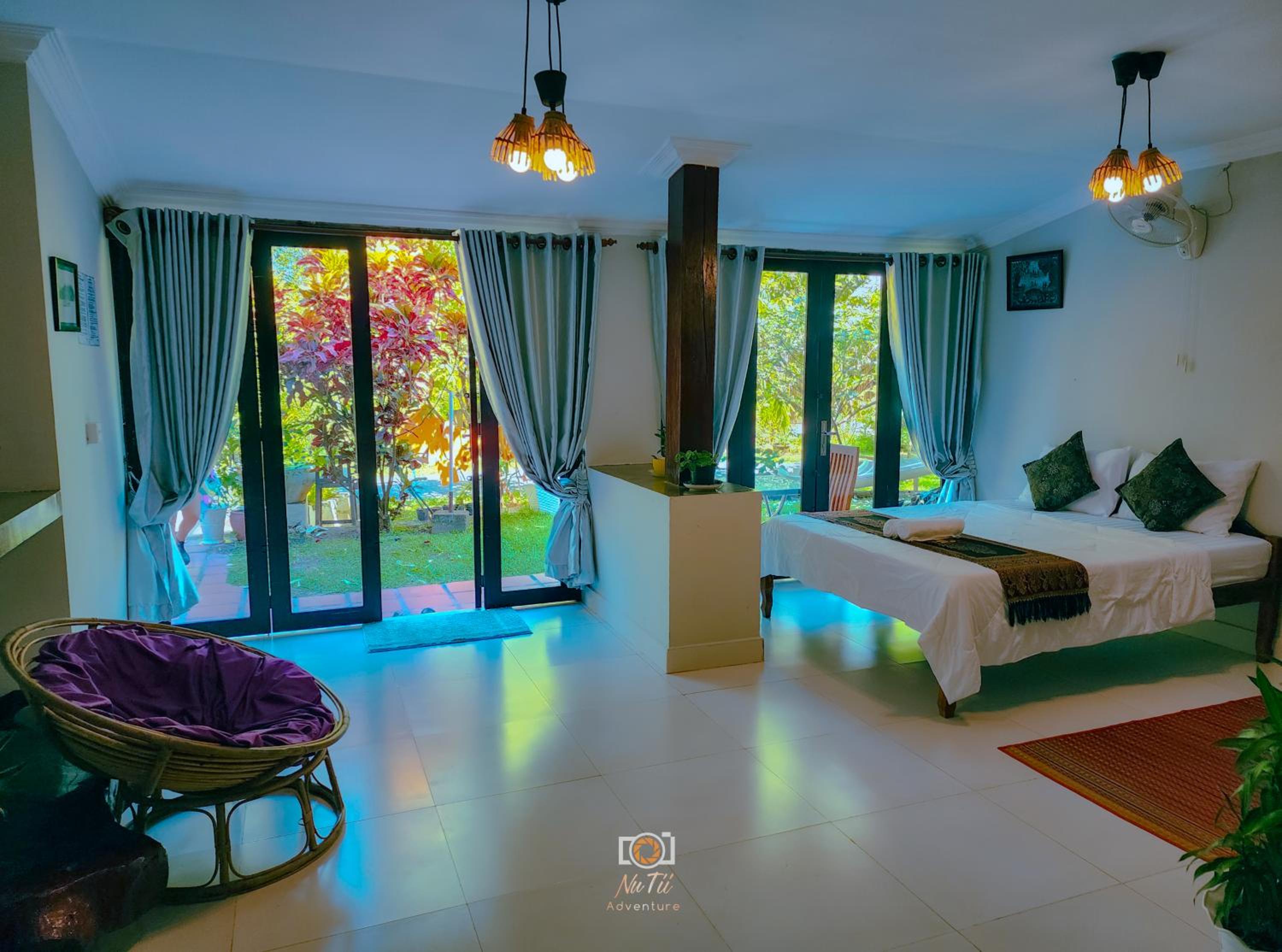 Family Room with Garden View - Photo 6