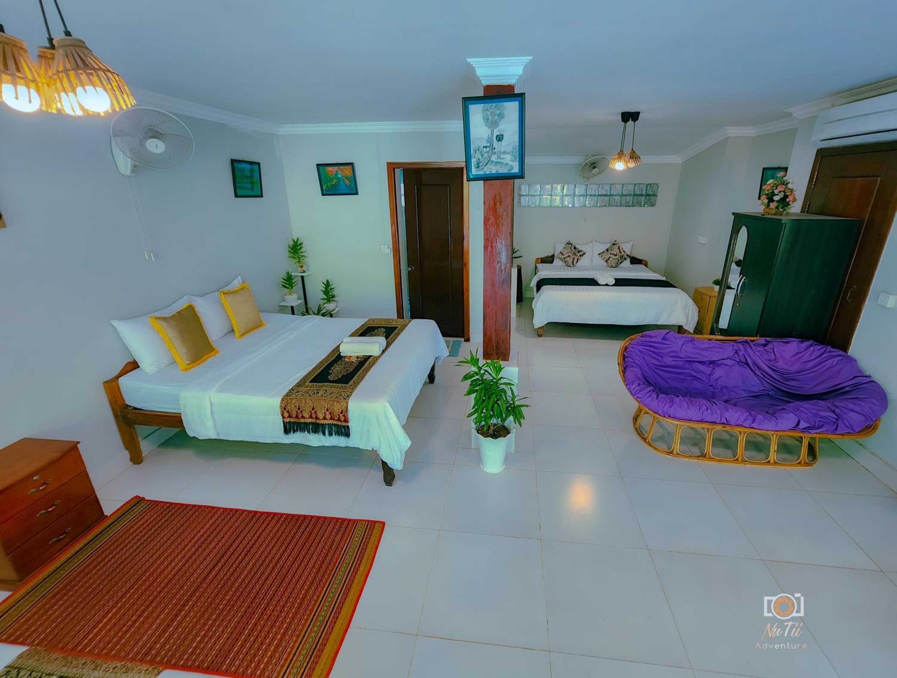 Family Room with Garden View - Photo 8