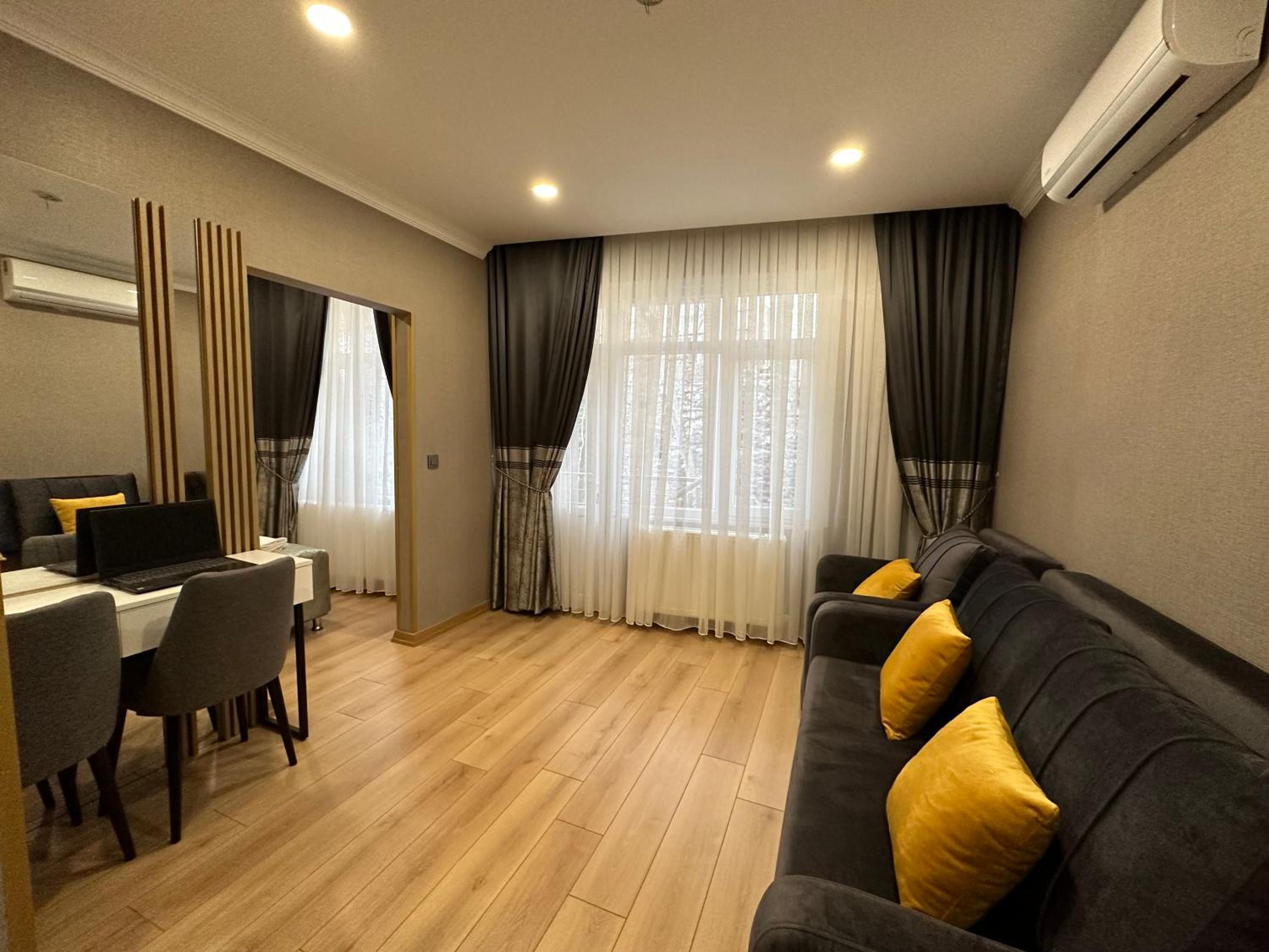 Apartment photo 2