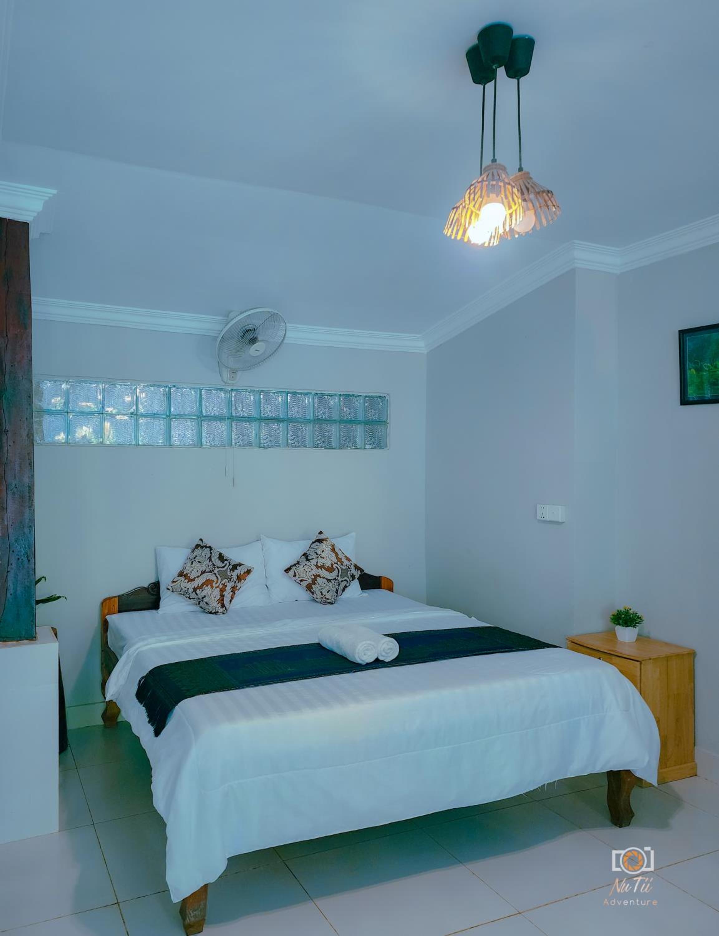 Family Room with Garden View - Photo 9