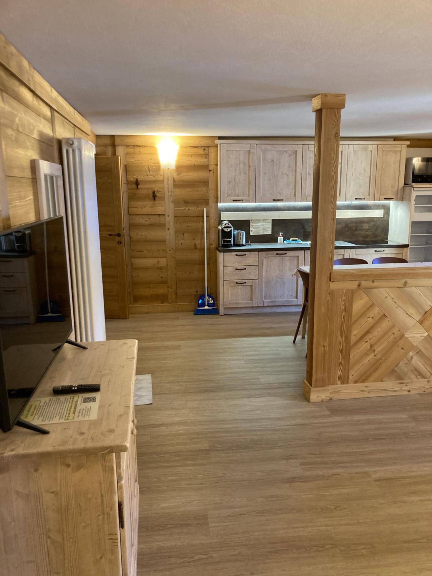 Superior One-Bedroom Apartment with Mountain View photo 1