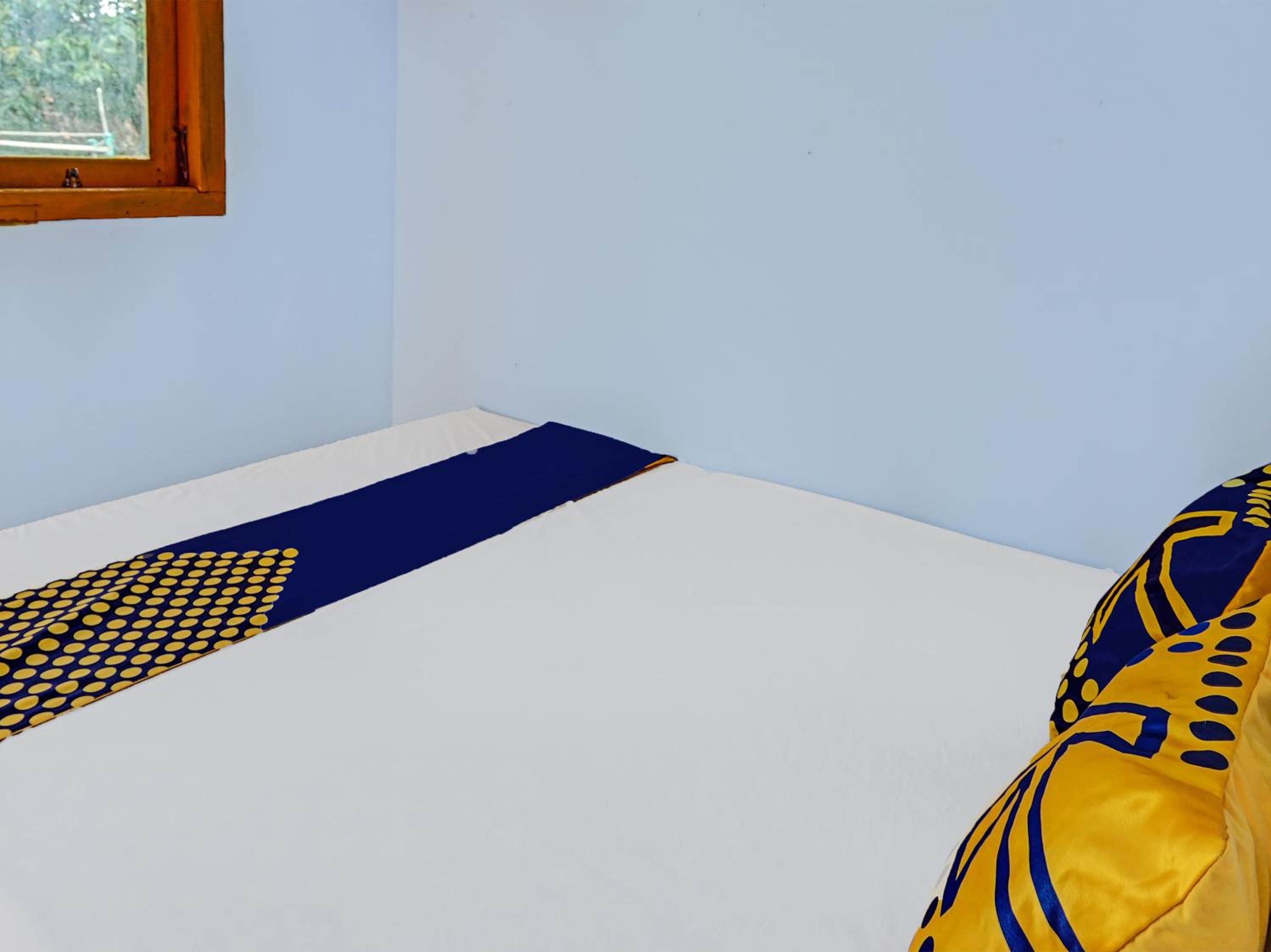 Budget Double Room - Photo 1