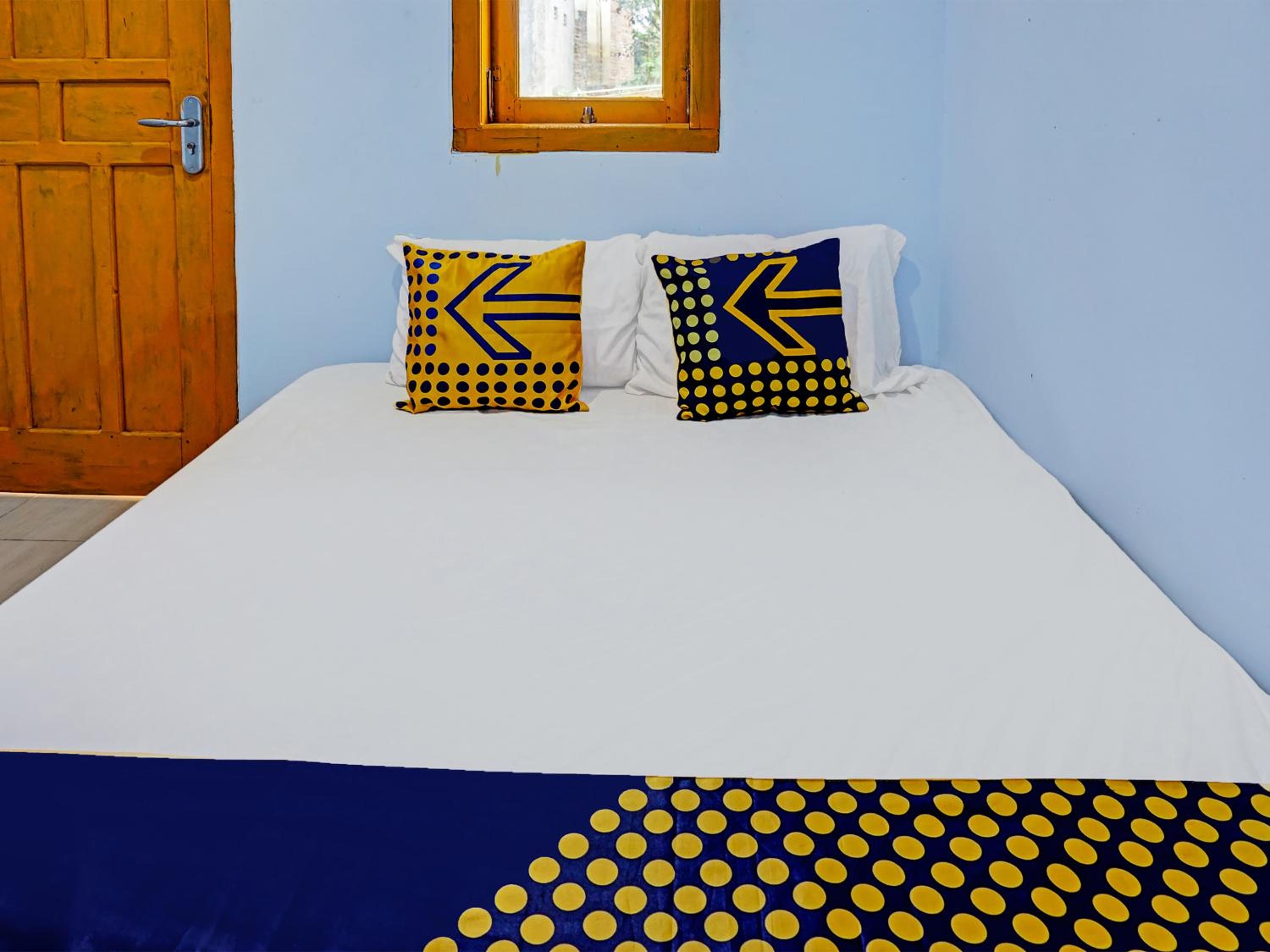 Budget Double Room - Photo 7