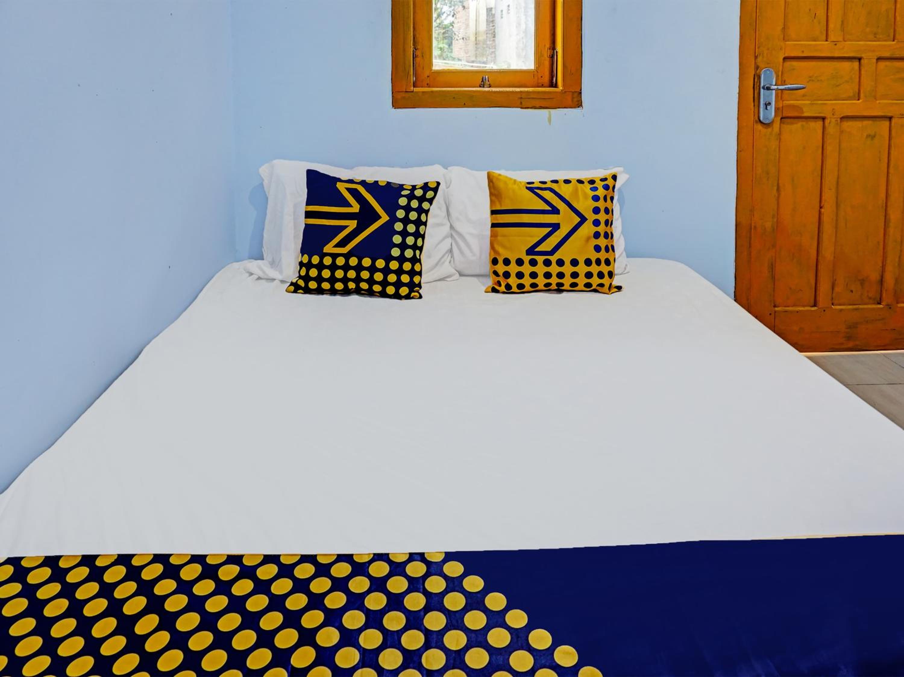 Budget Double Room - Photo 15