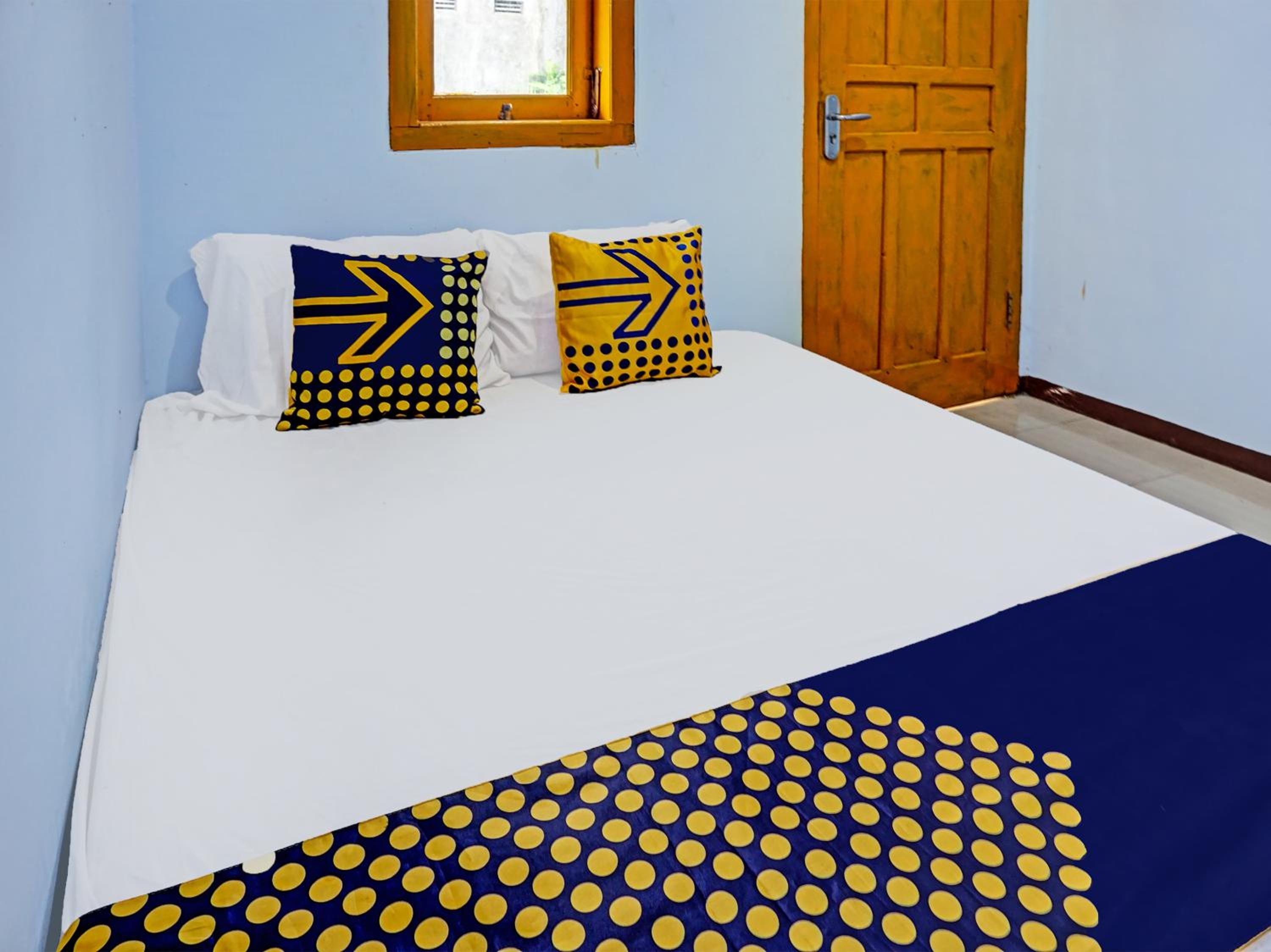 Budget Double Room - Photo 16