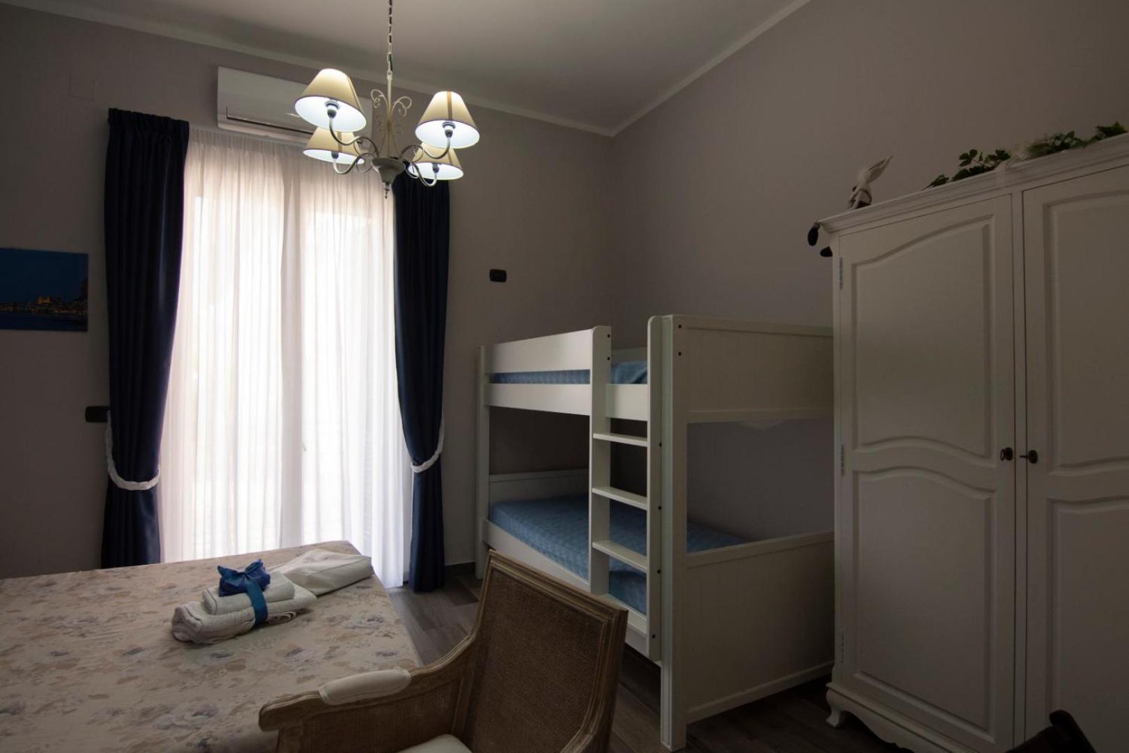 Quadruple Room with Private Bathroom photo 2