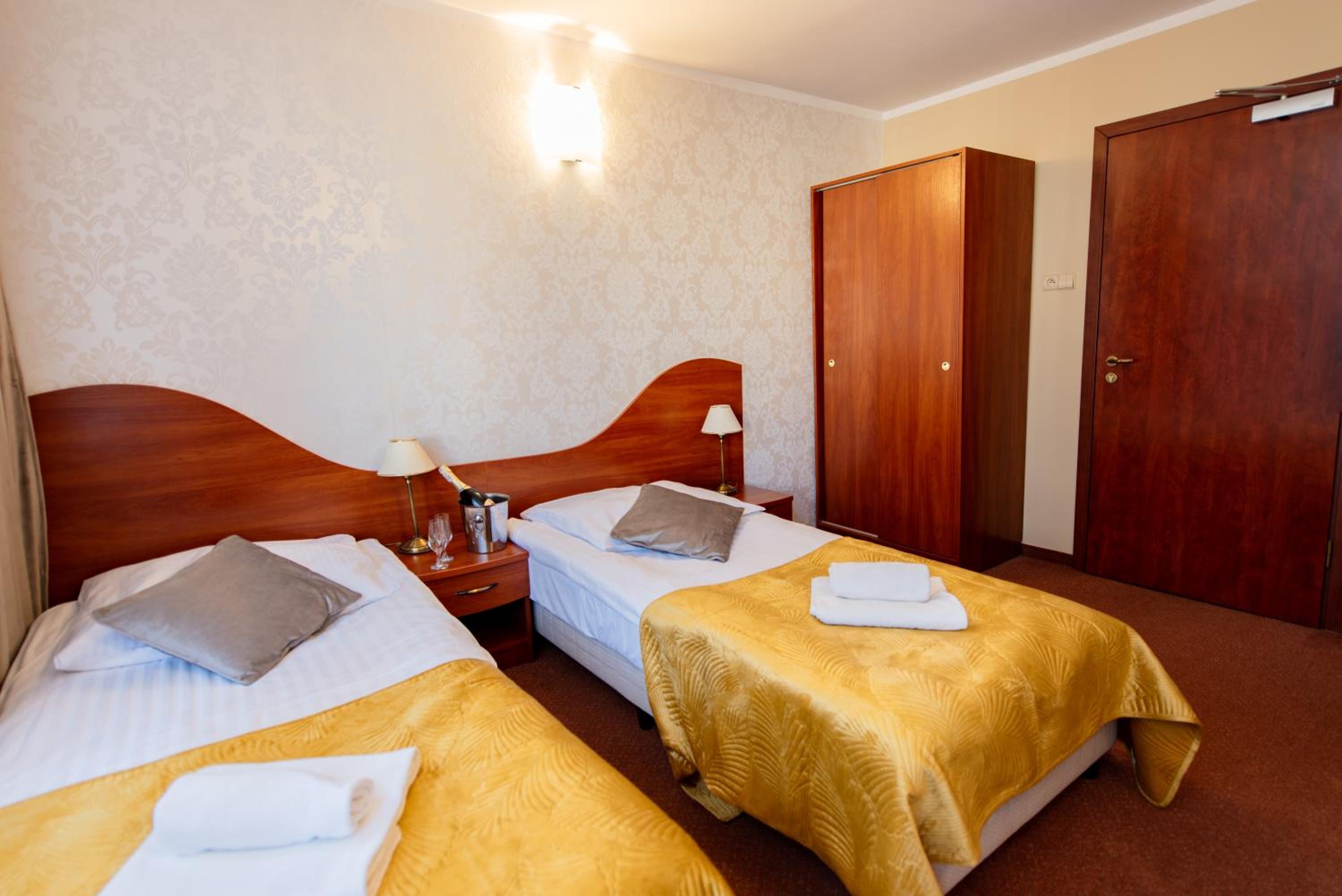 Double or Twin Room - Photo 4
