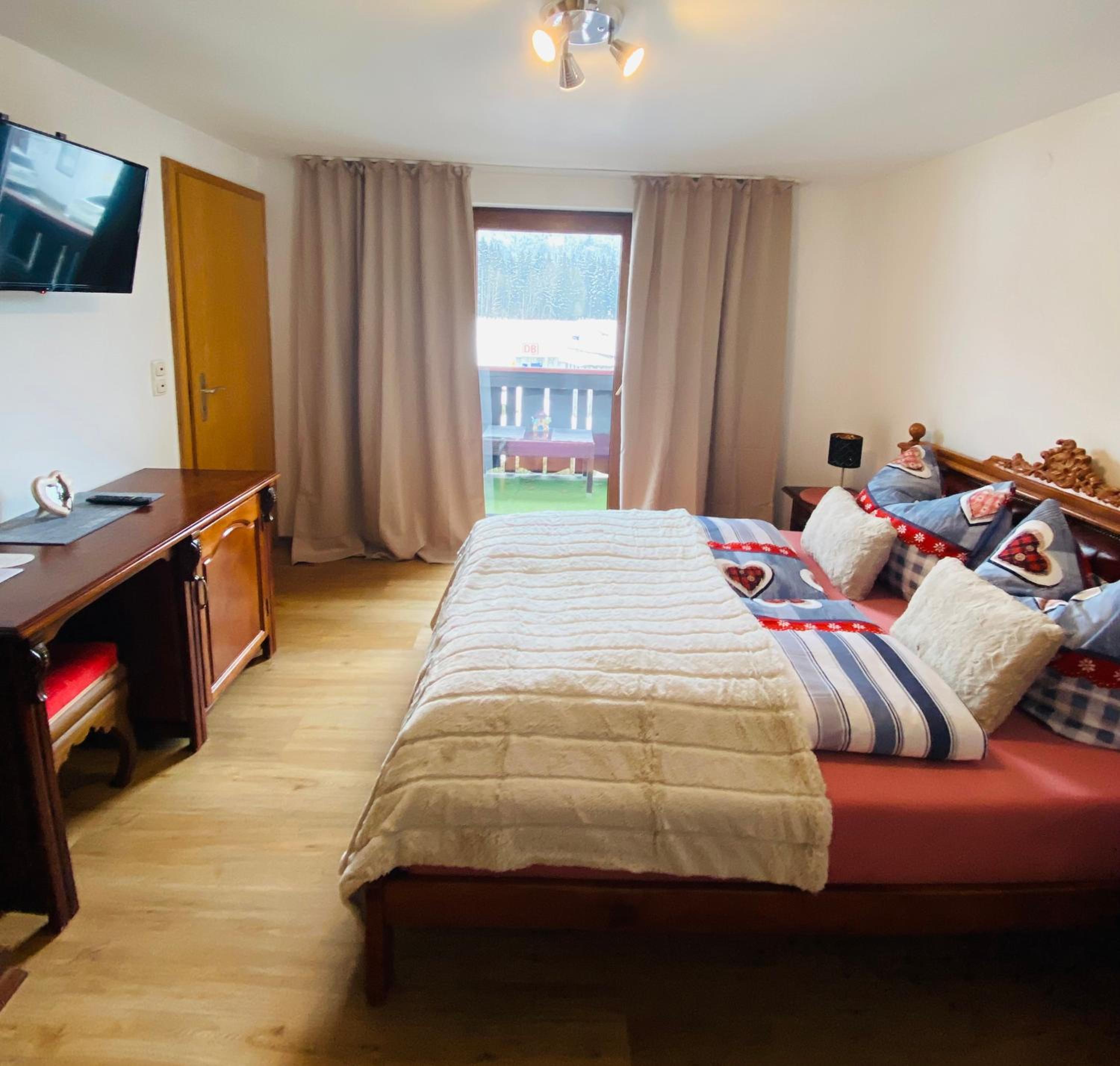 Double Room with Balcony - Photo 1
