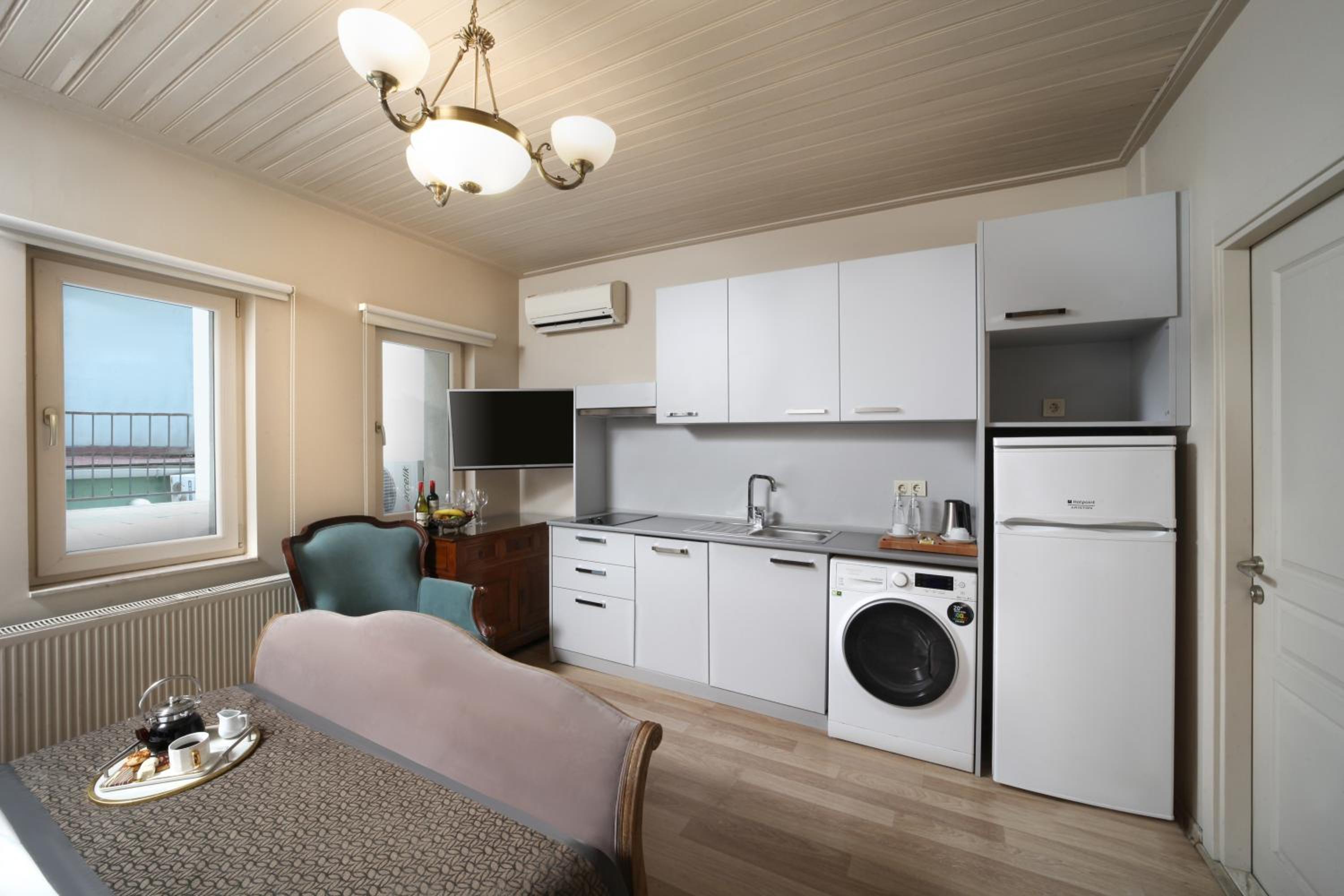 Studio Apartment photo 2