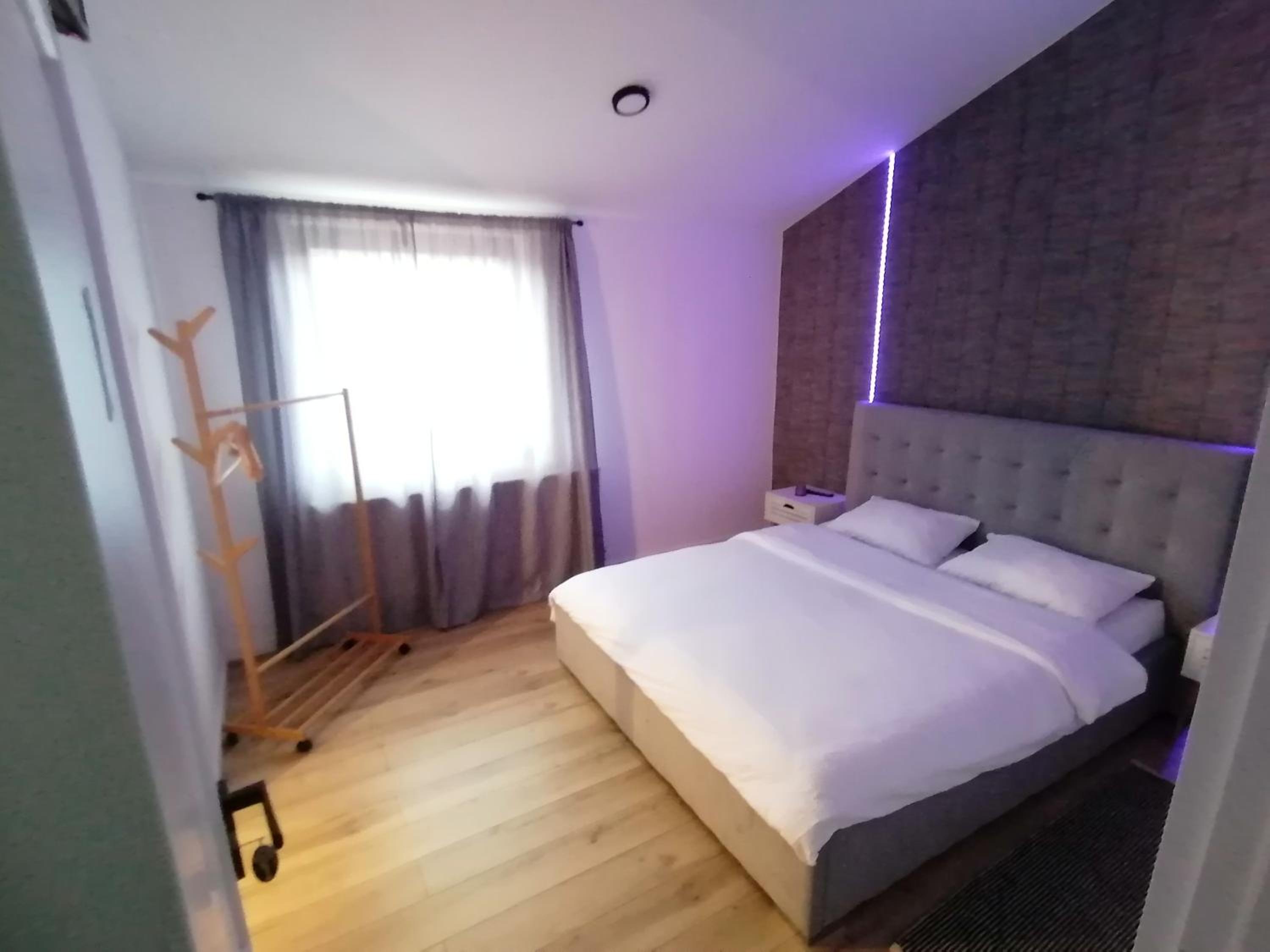 Deluxe Room - Photo 3