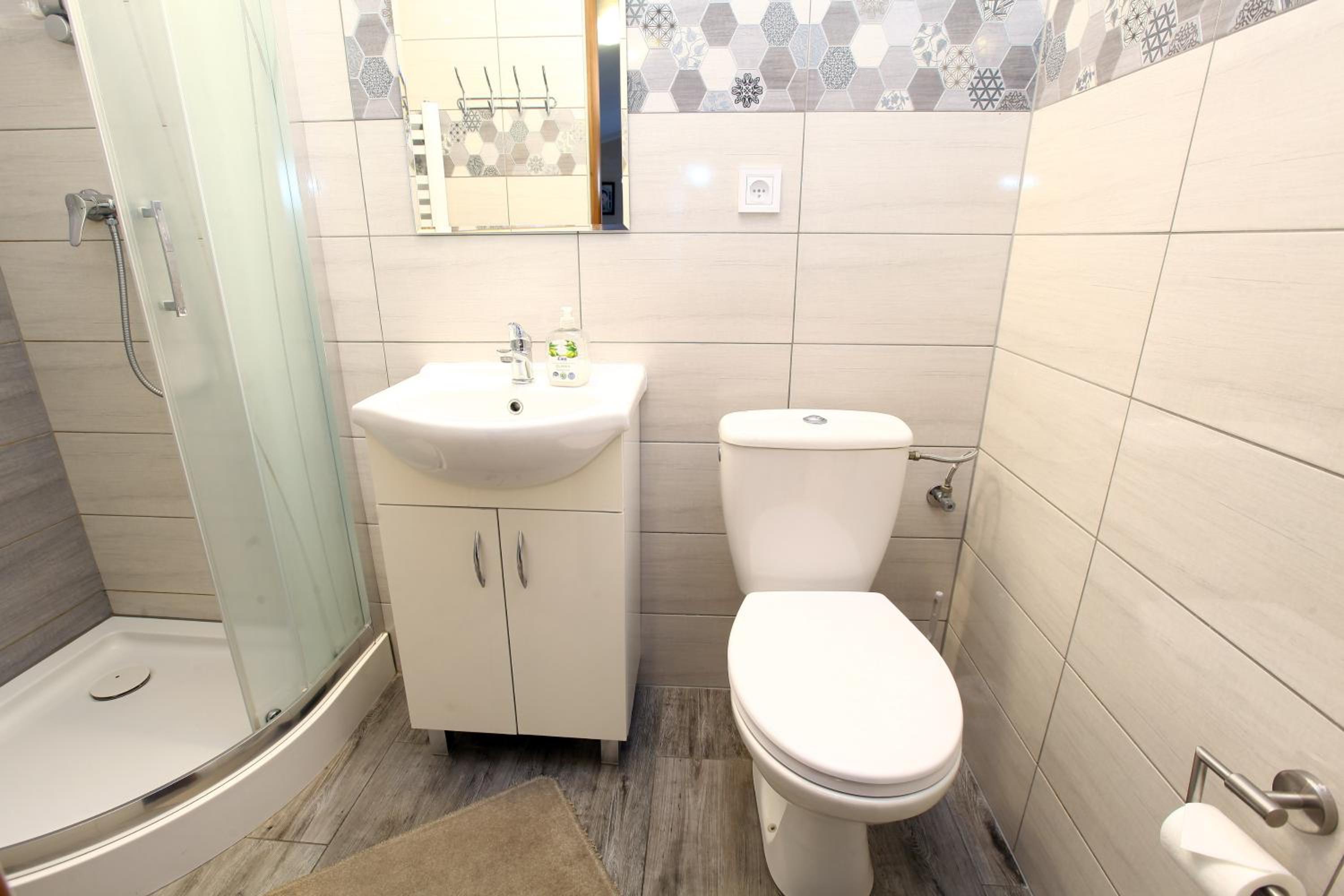 Double Room with Private Bathroom - Photo 3