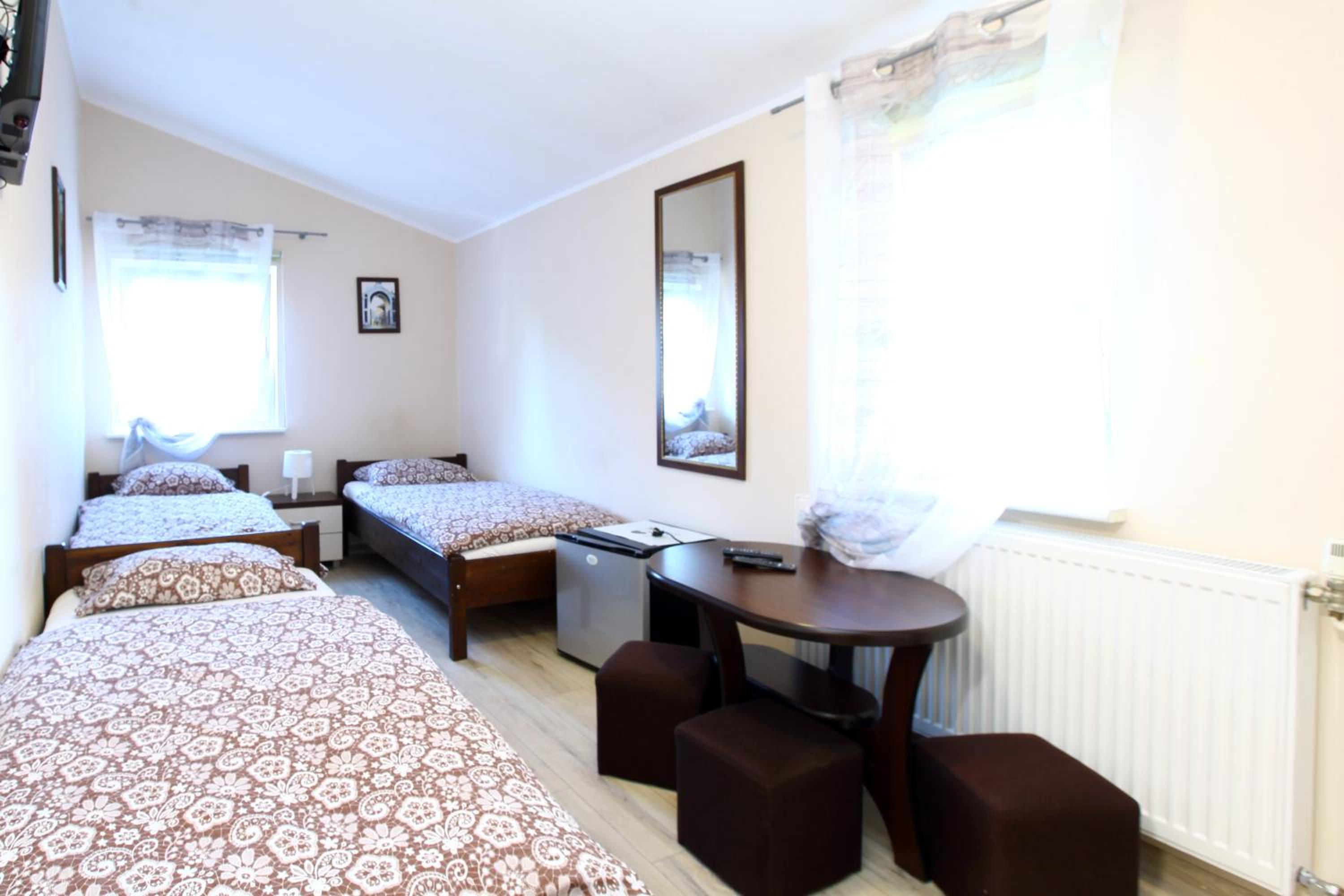 Triple Room with Private Bathroom - Photo 4