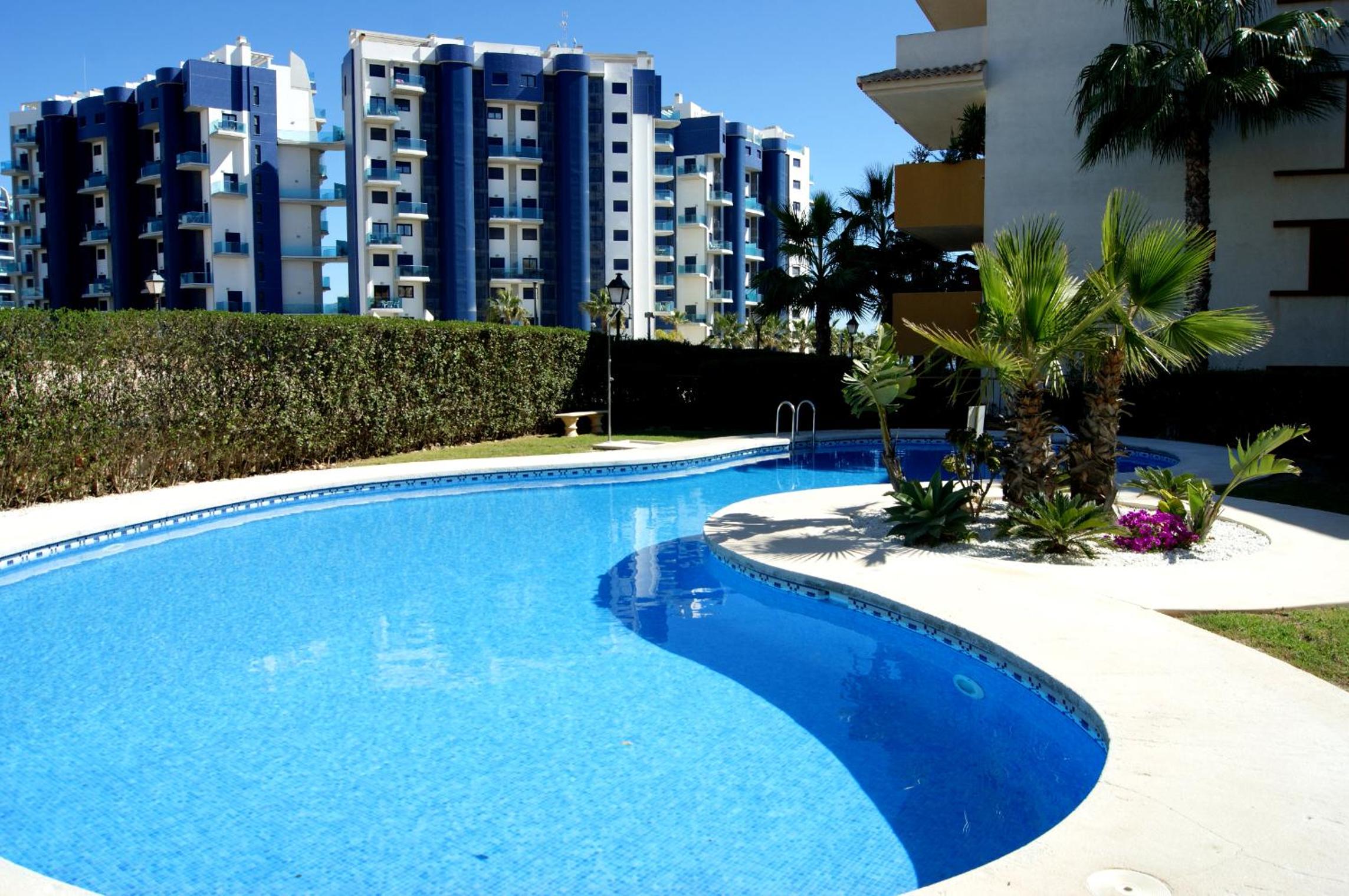 Apartamento con vista a la piscina