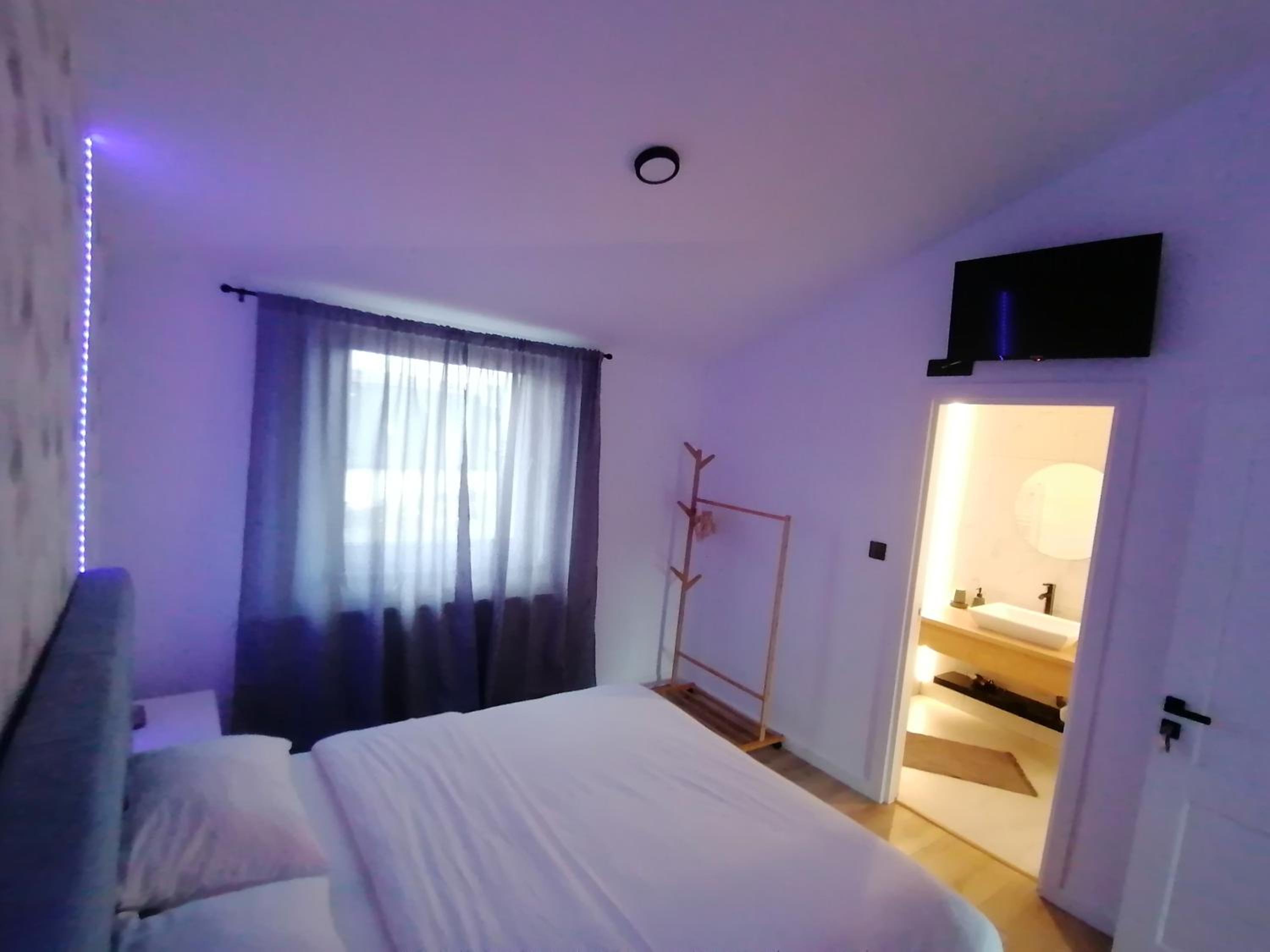 Deluxe Room - Photo 8