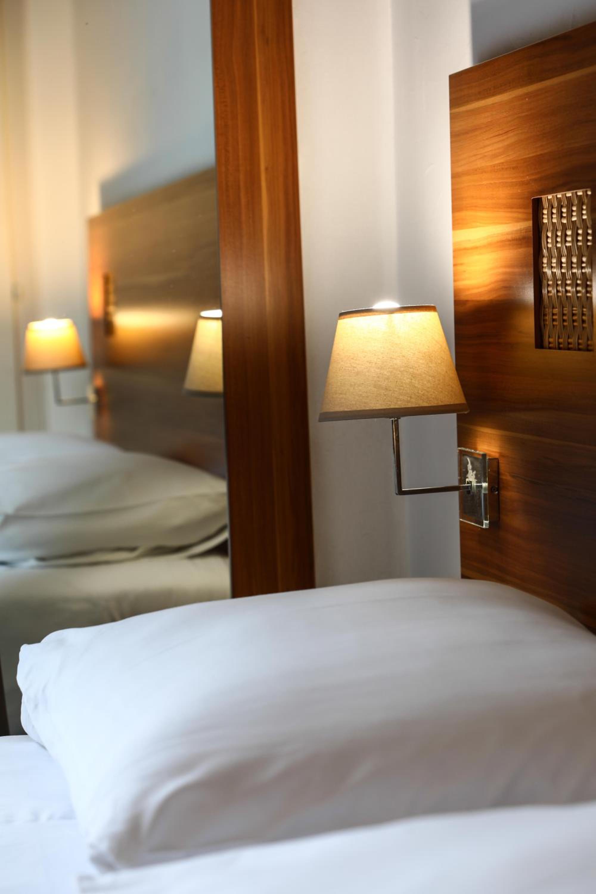 Classic Double Room - Photo 9
