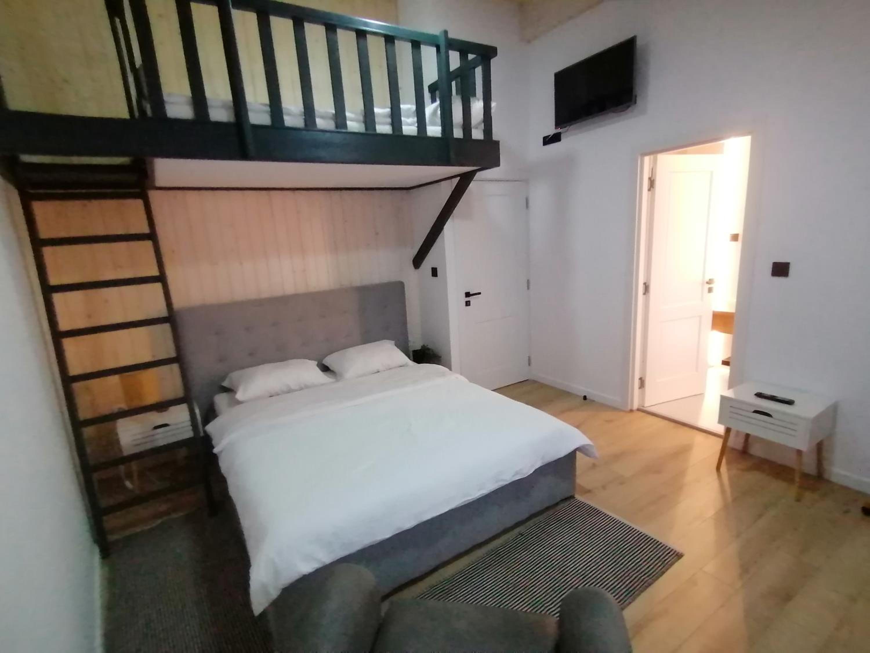 Family Room - Photo 9