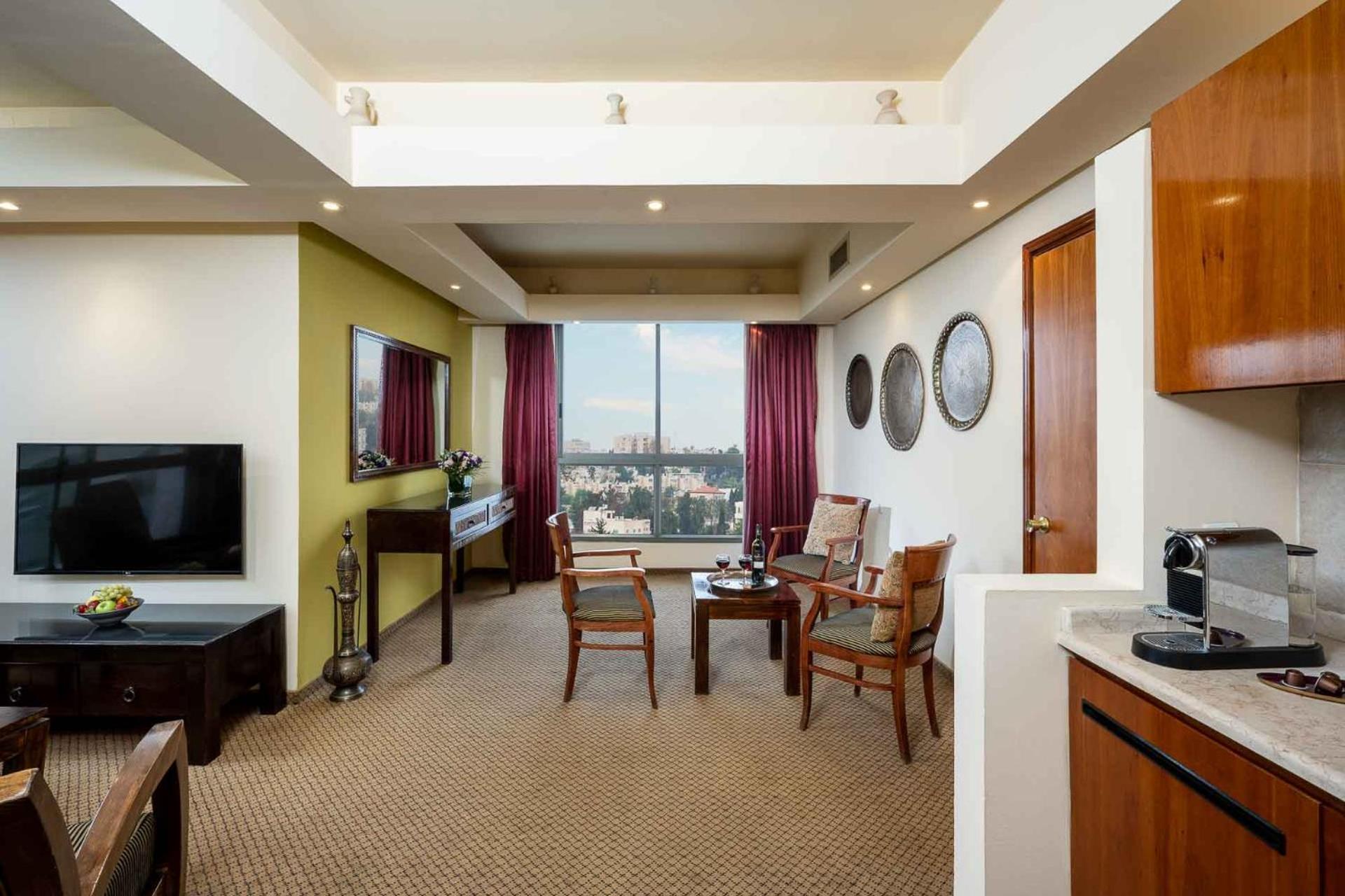 One-Bedroom Suite - Photo 9