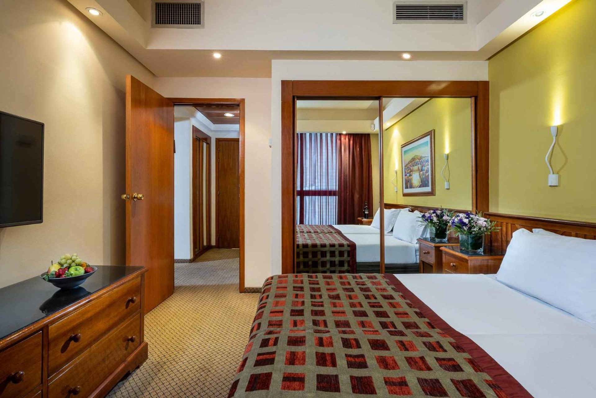 One-Bedroom Suite - Photo 4