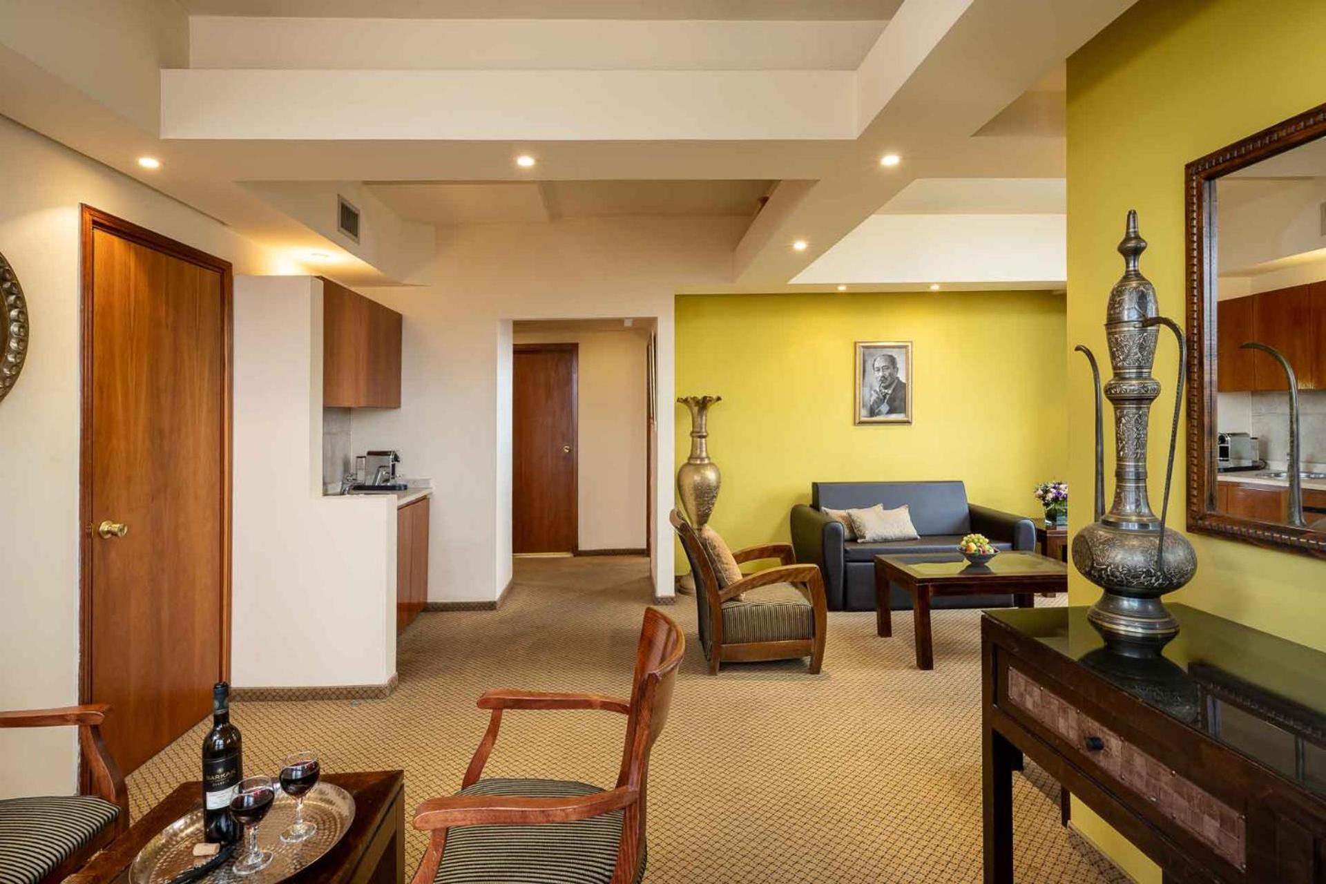 One-Bedroom Suite - Photo 3