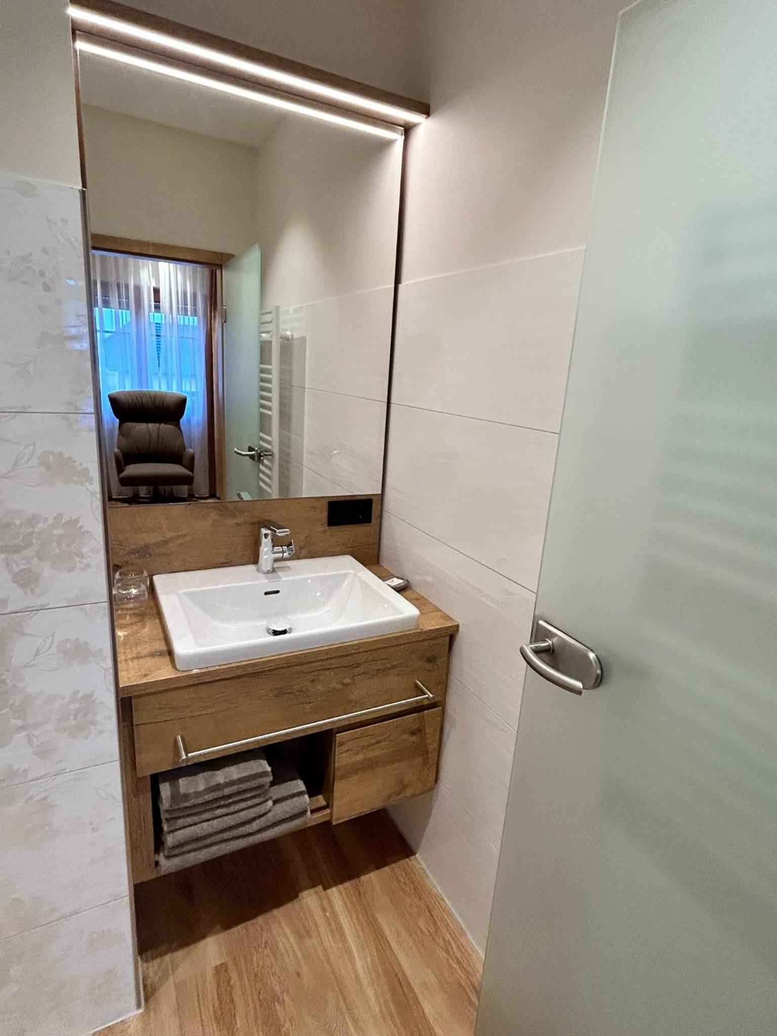 Standard Double or Twin Room photo 3