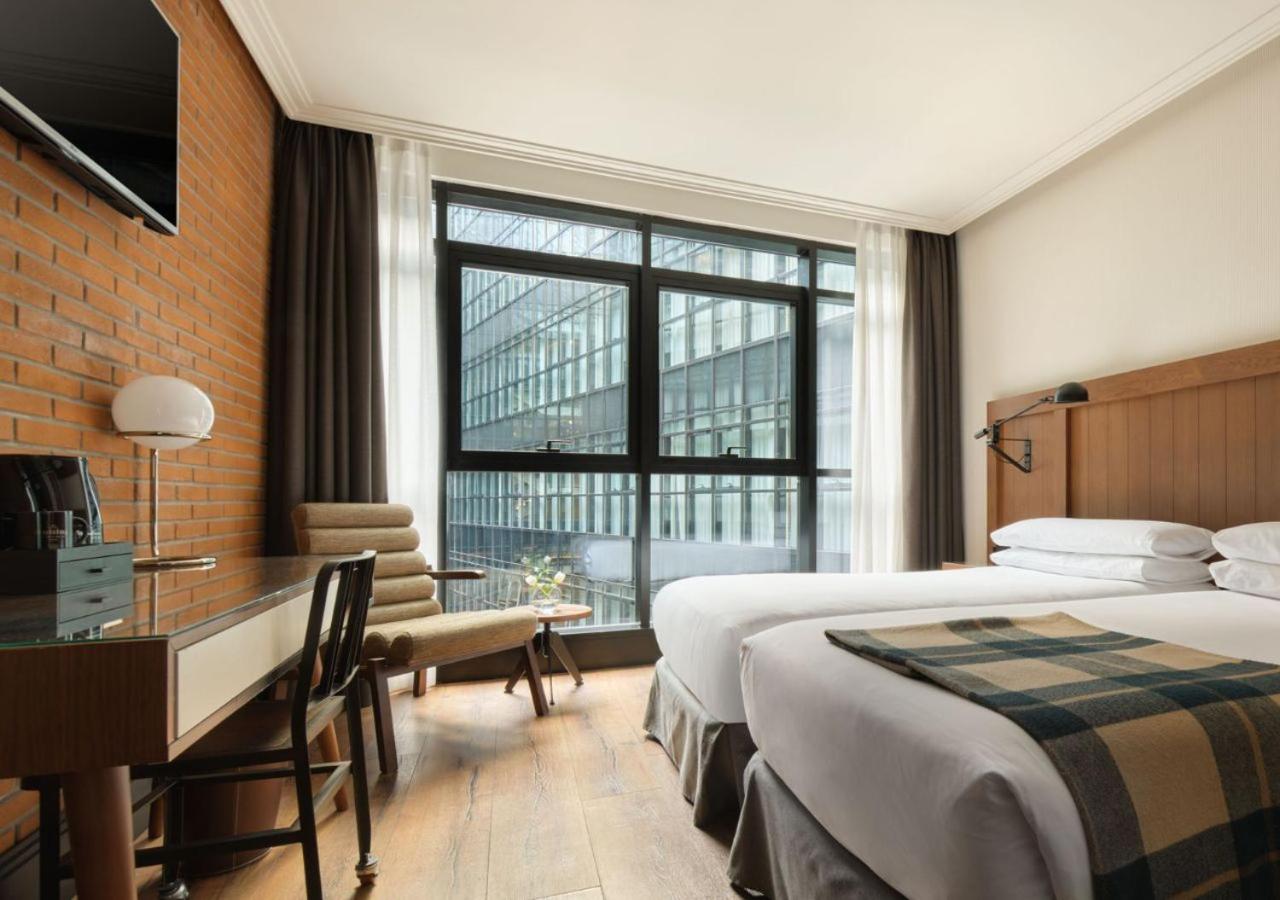 Deluxe Double or Twin Room thumbnail 6