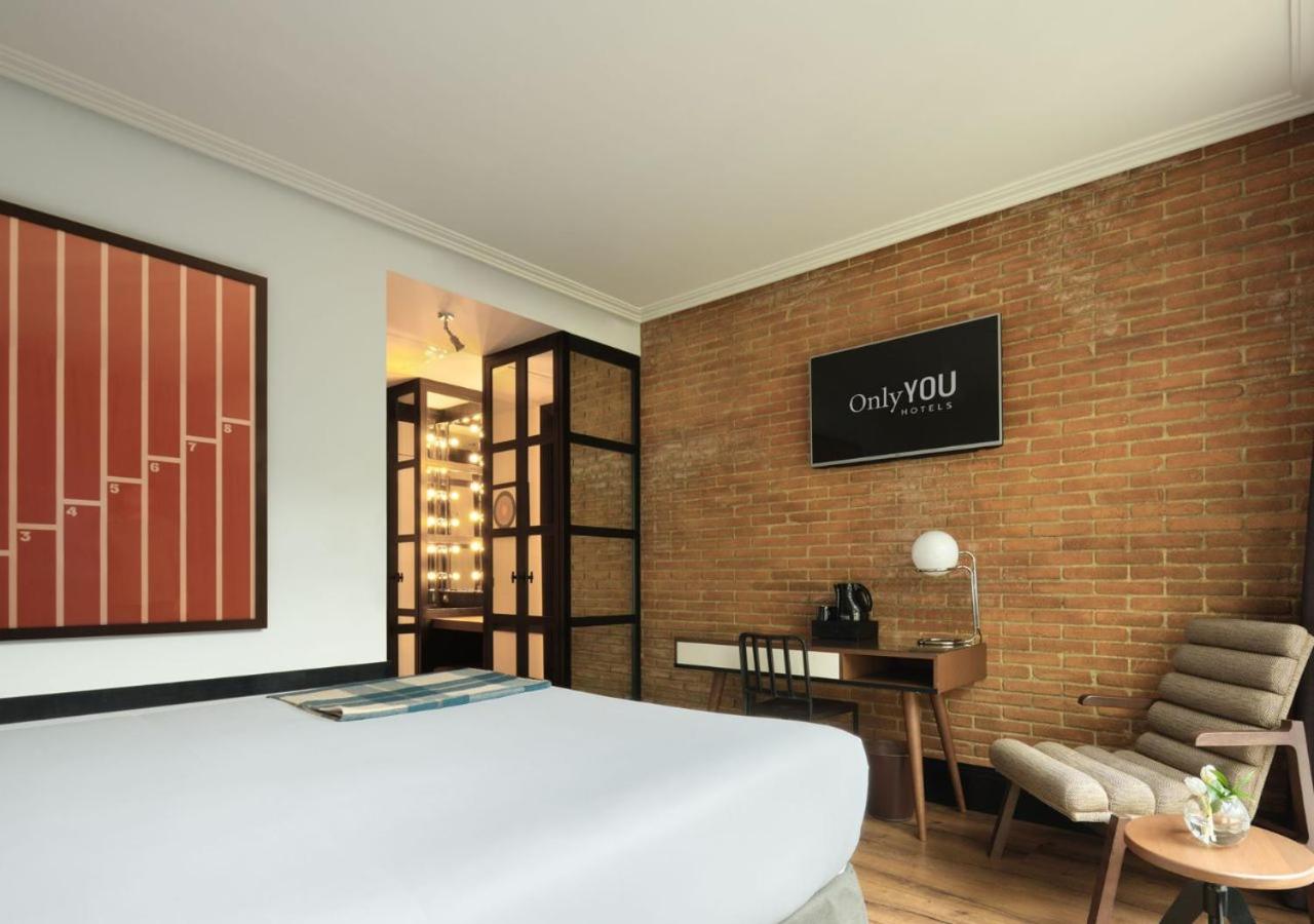Deluxe Double or Twin Room thumbnail 5