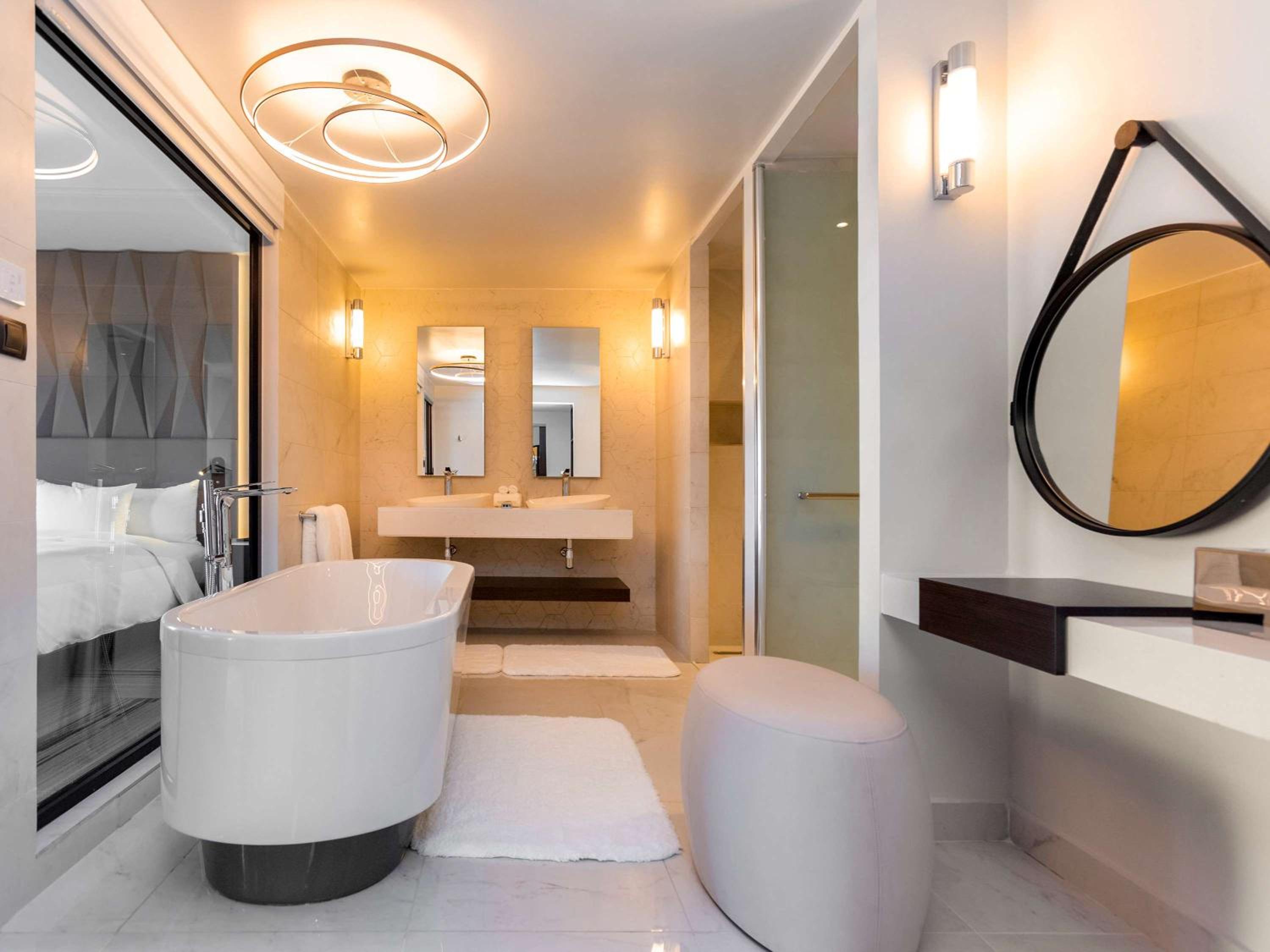Superior King Suite - Photo 2