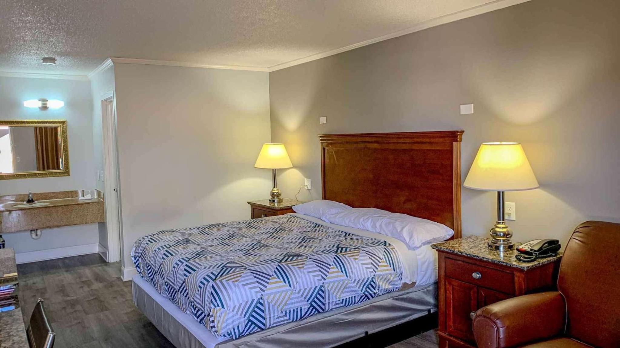 King Room - Disability Access - Non-Smoking photo 3