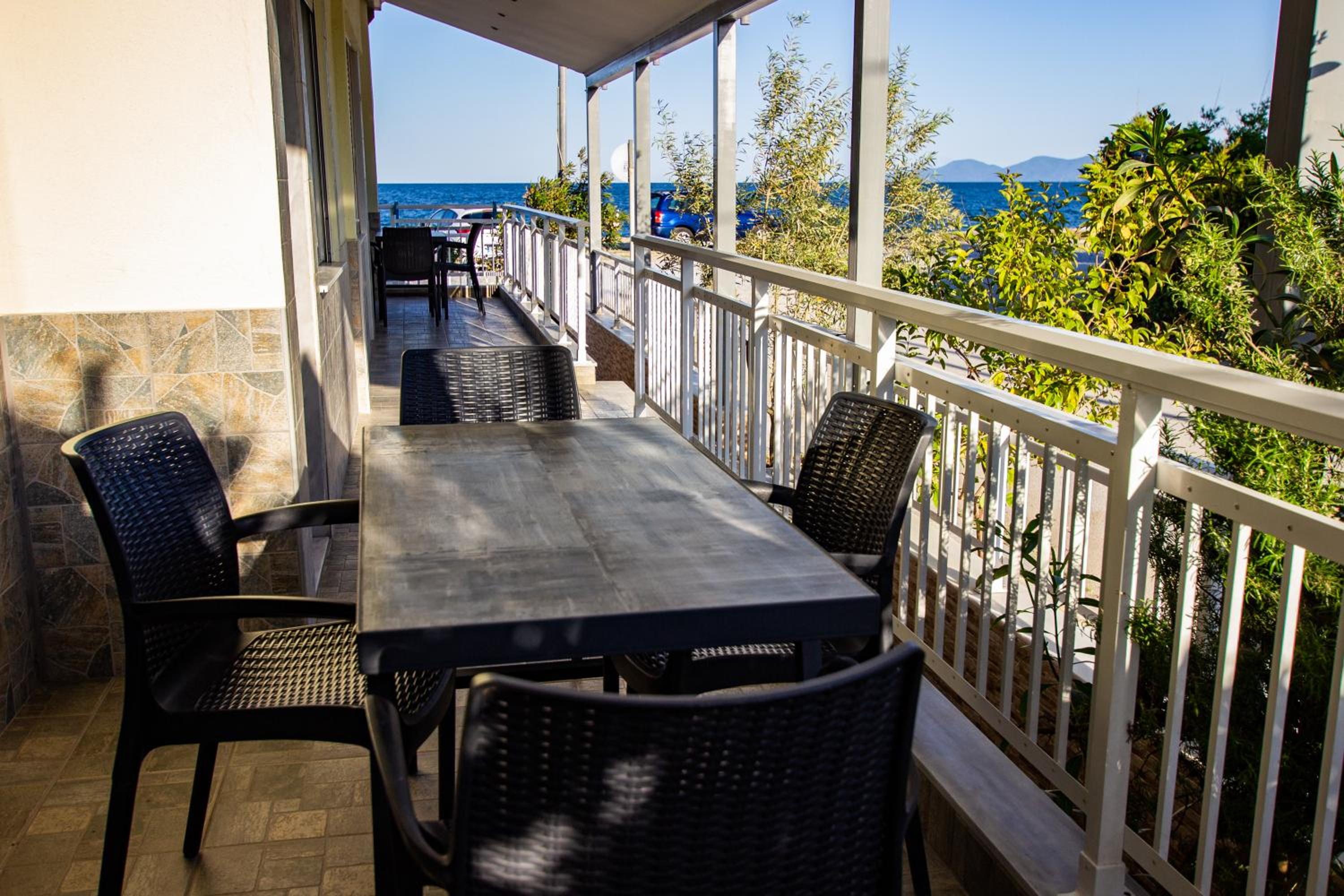 Deluxe Apartment with Partial Sea View