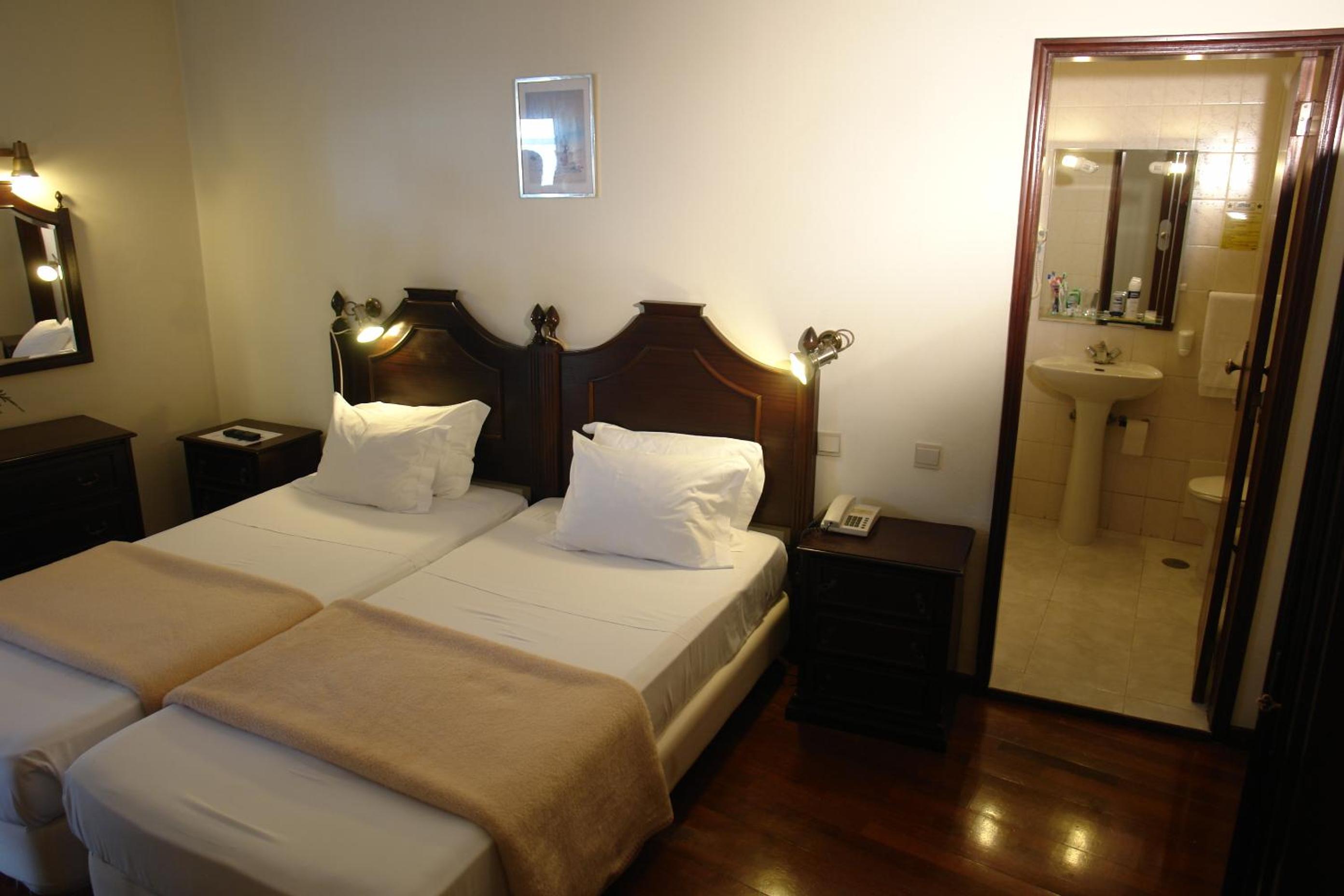 Double or Twin Room - Photo 2
